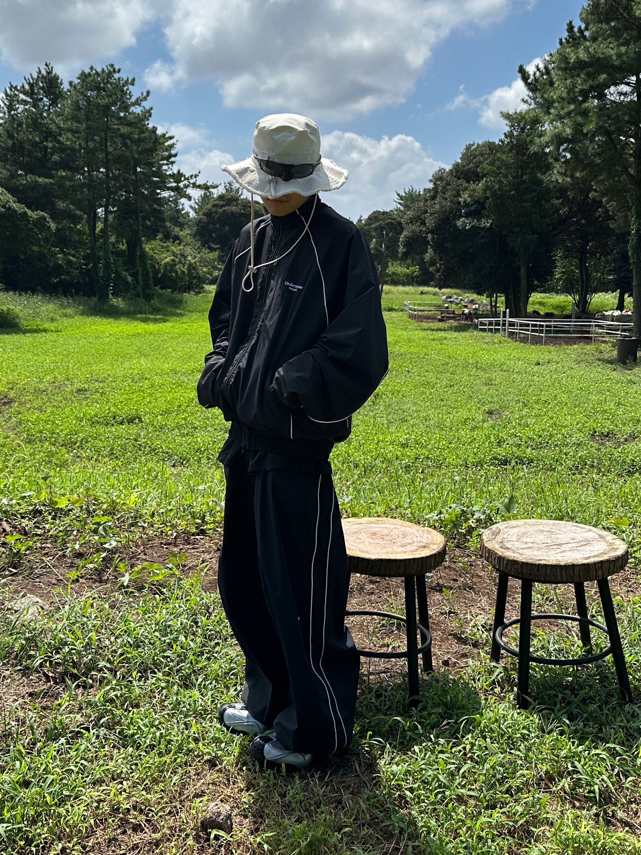 Undermycar MU.132 Original Logo Piping Line Track Jacket Black, Undermycar Mu.126 Original Logo Piping Line Nylon Pants Black 착용 스타일 - 4