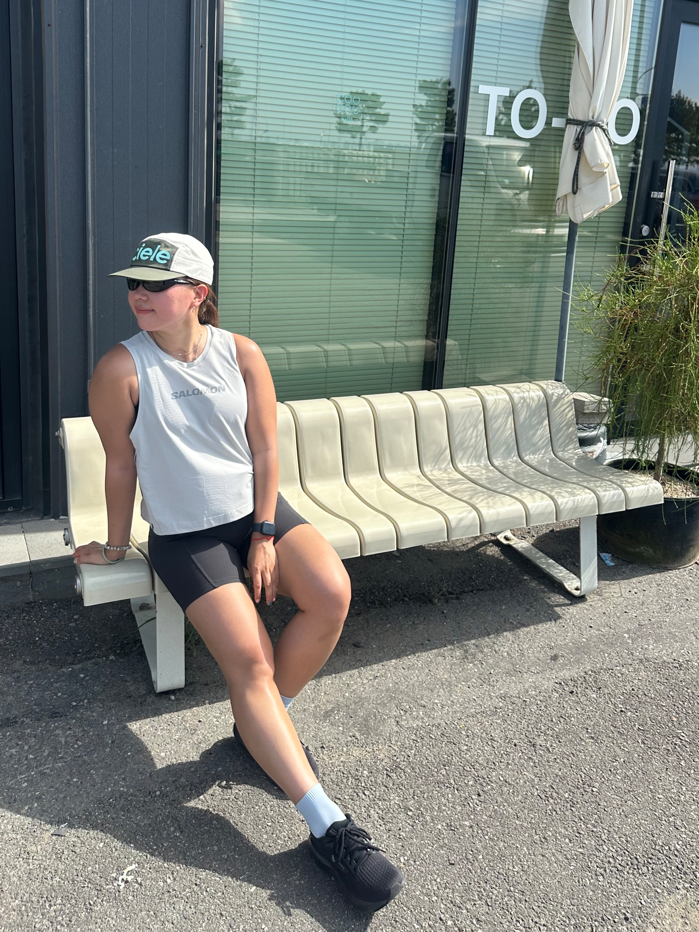 Hoka Run Hat Blue, Salomon Dynamic Circle T-Shirts Blue Night 착용 스타일 - 7