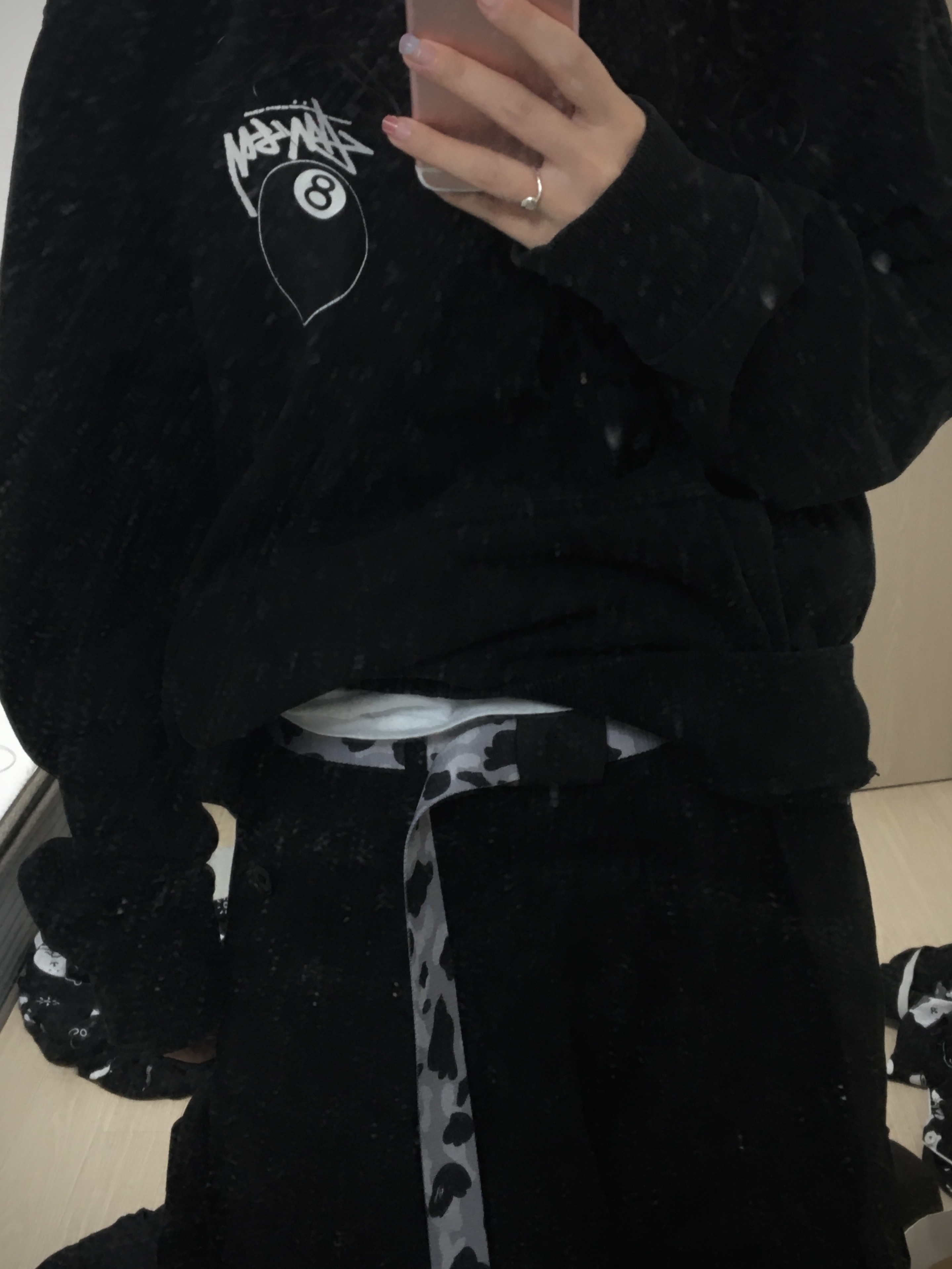Stussy 8 Ball Hoodie Black - 21FW, BAPE Tree Edge Camo GI Belt White 착용 스타일 - 1