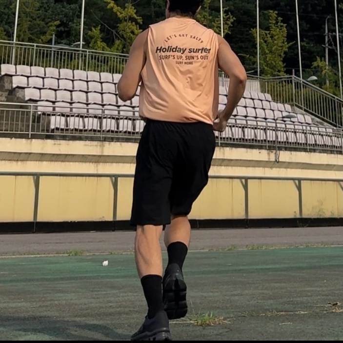 On Running Cloudmonster All Black 착용 스타일 - 4