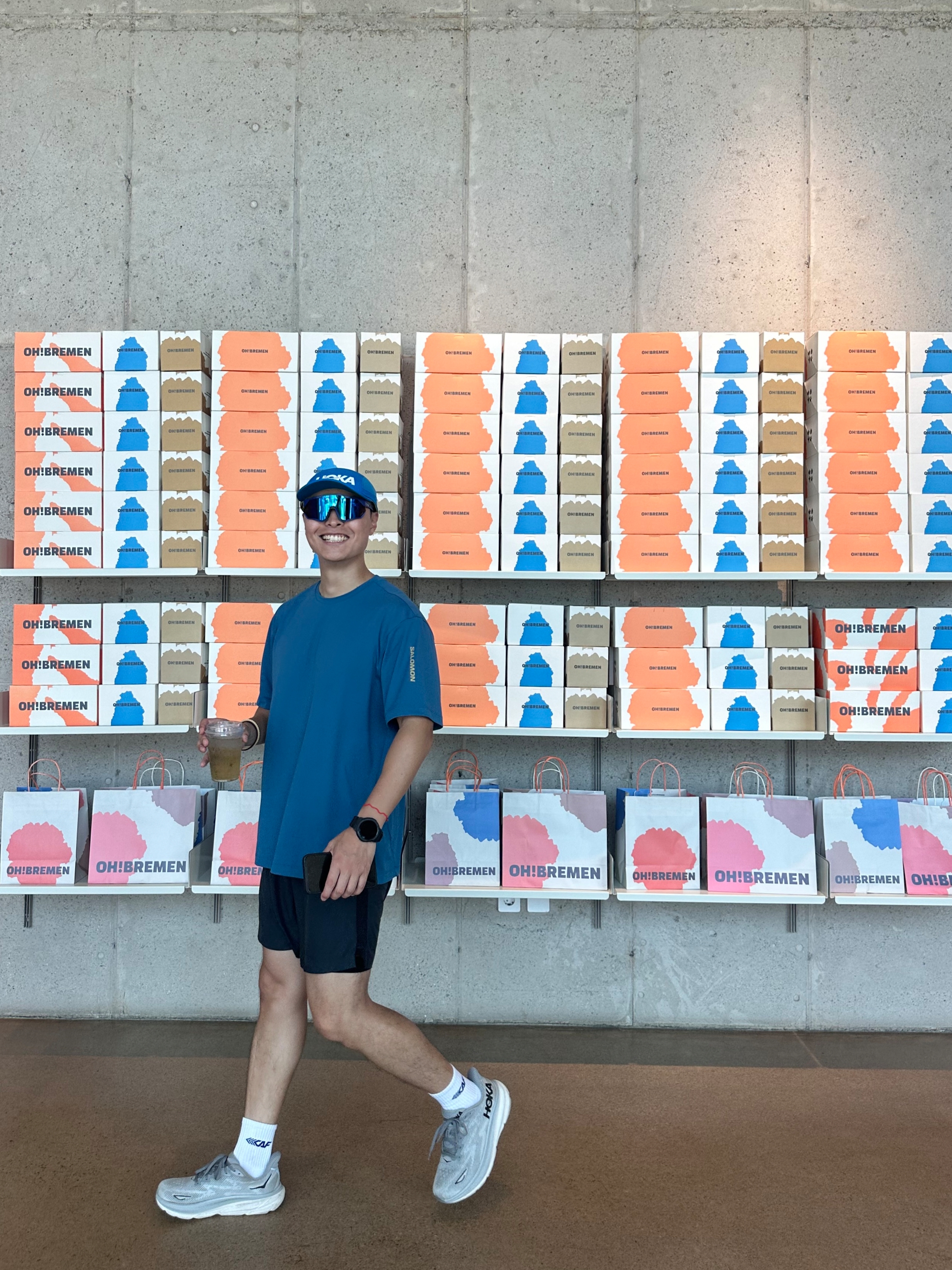Hoka Run Hat Blue, Salomon Dynamic Circle T-Shirts Blue Night 착용 스타일 - 5
