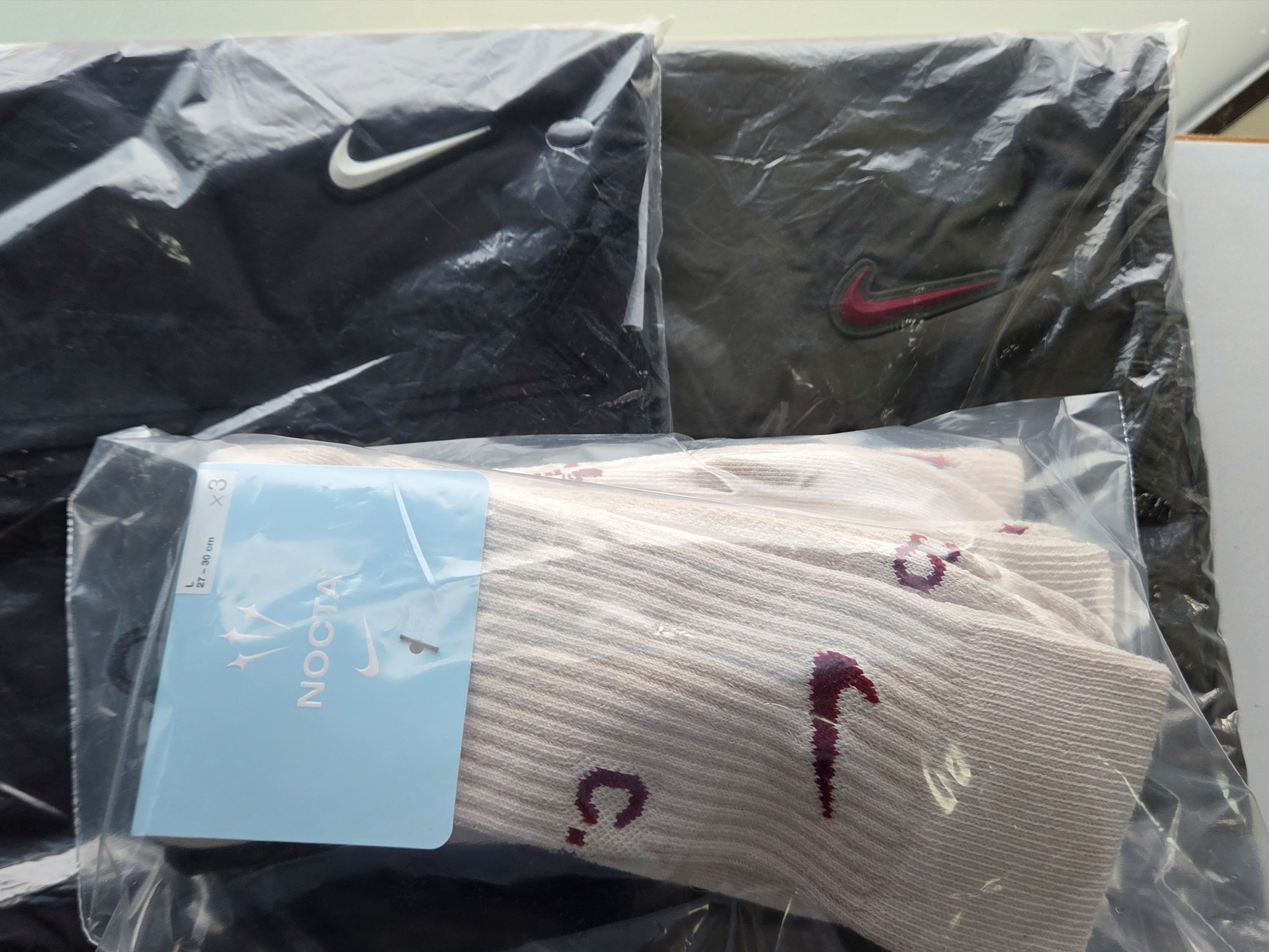 Nike x Drake Nocta Nylon Woven Shorts Black (FN8195-010), Nike x Drake Nocta Cardinal Nylon Woven Shorts Cargo Khaki - Asia 착용 스타일
