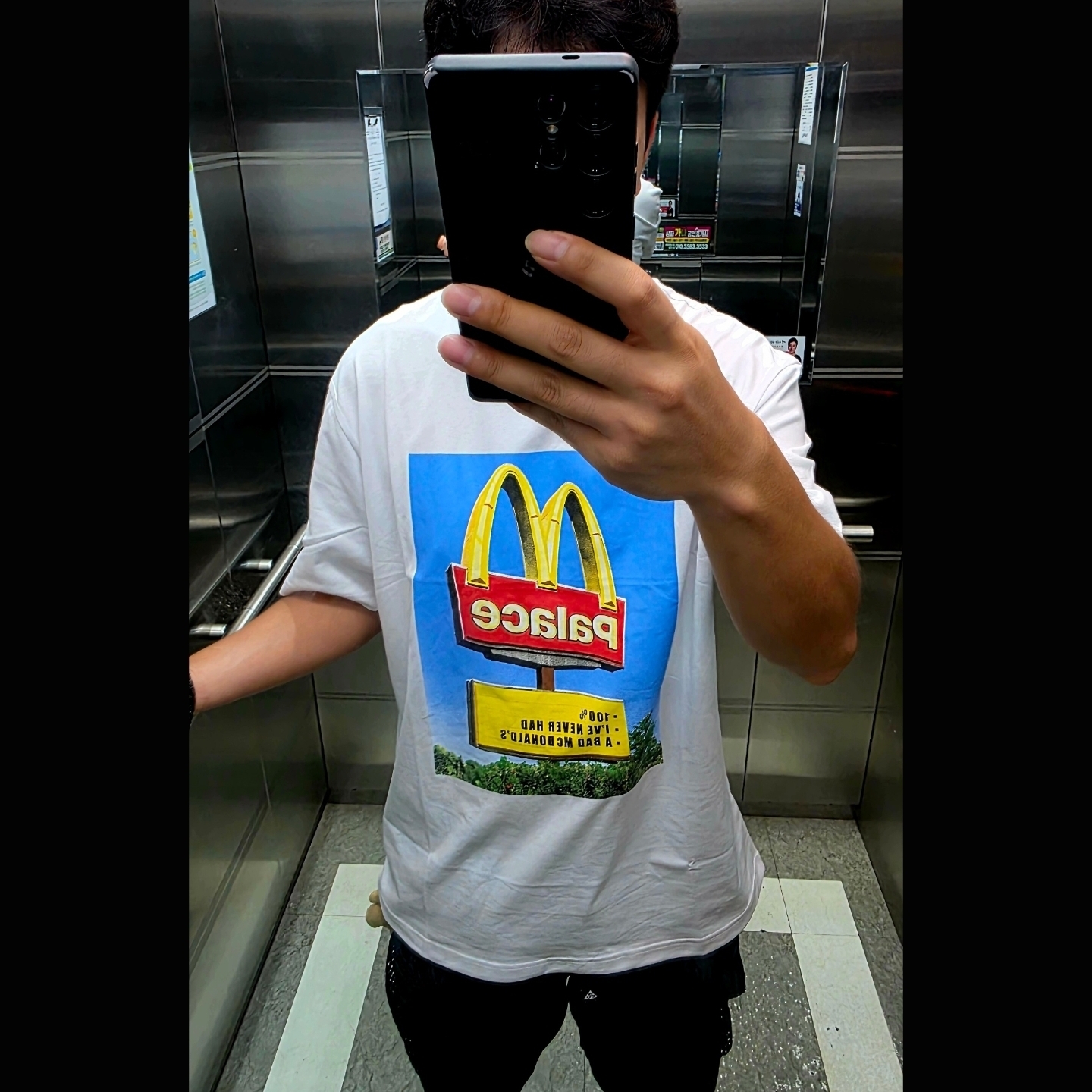 Palace x McDonald's Sign T-Shirt White - 23FW, New Balance 740v2 Black Silver Metallic 착용 스타일 - 3
