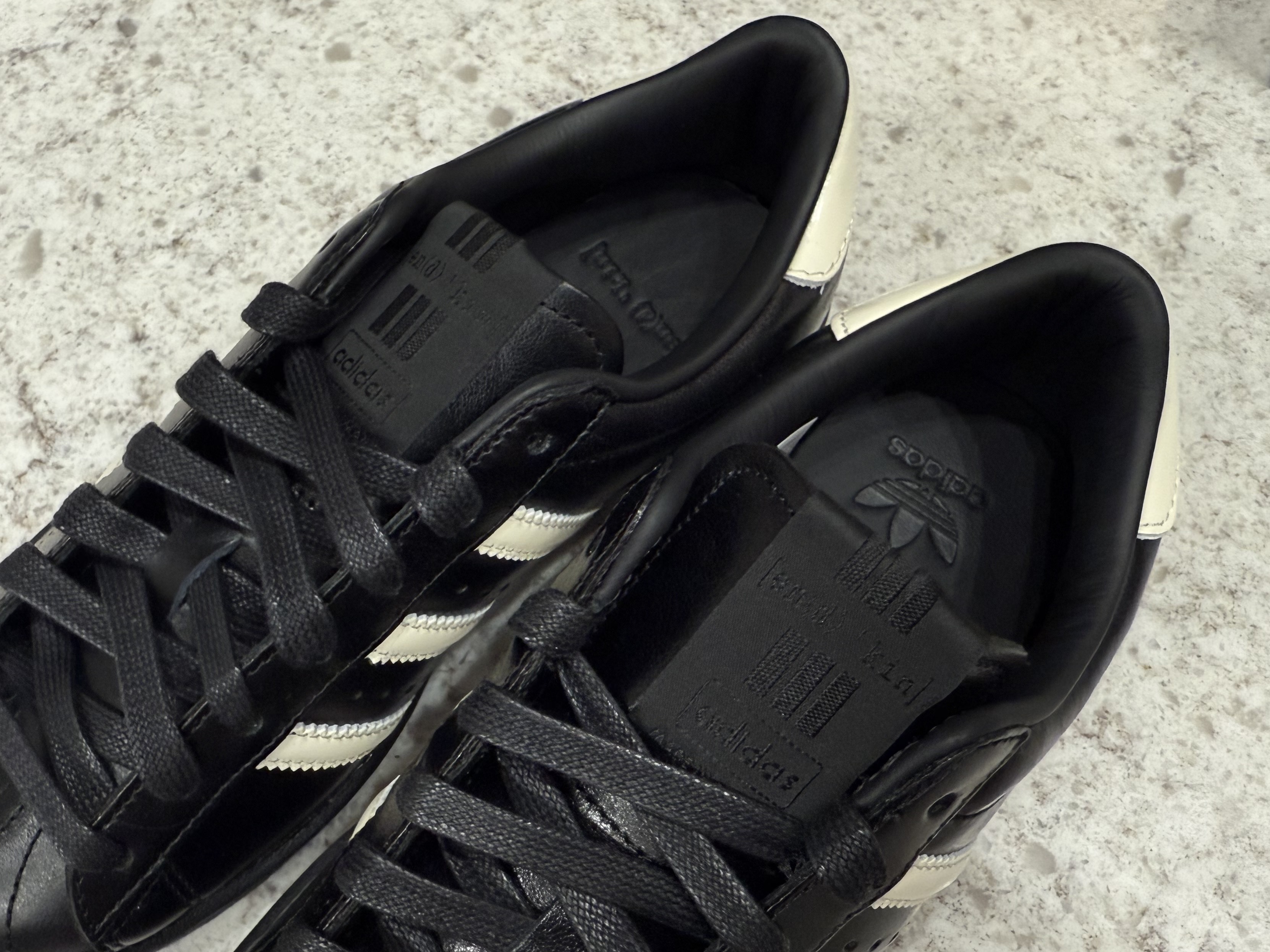 Adidas x Kith Superstar Vintage MIG Black White 착용 스타일 - 3
