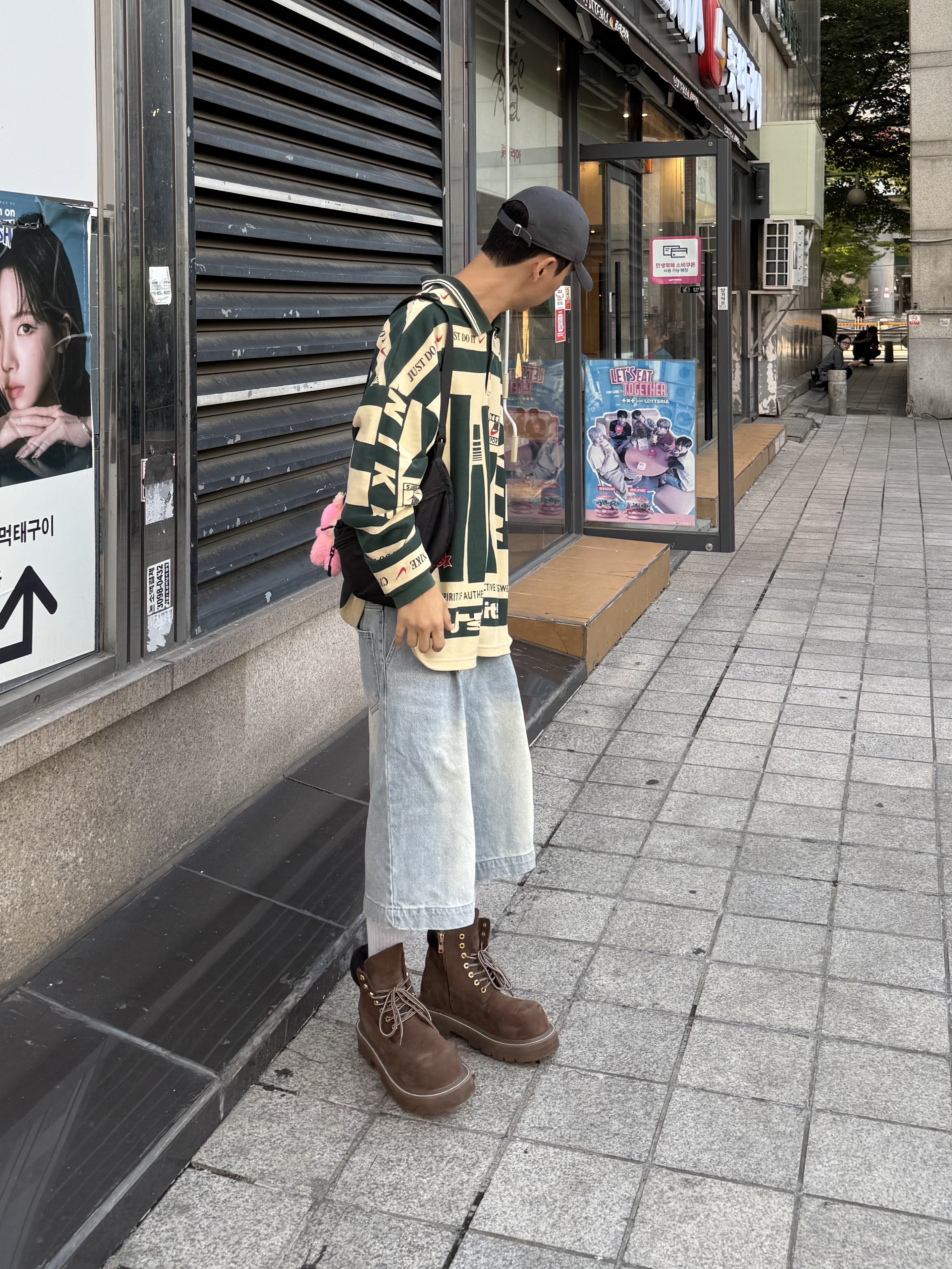 SOULESURES BOLD BELUGA Espresso Brown, Nike x Cactus Plant Flea Market Long Sleeve Polo Natural - US/EU 착용 스타일 - 2
