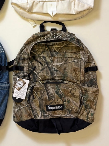 Supreme Denim Backpack Realtree AP Camo - 25FW 착용 스타일