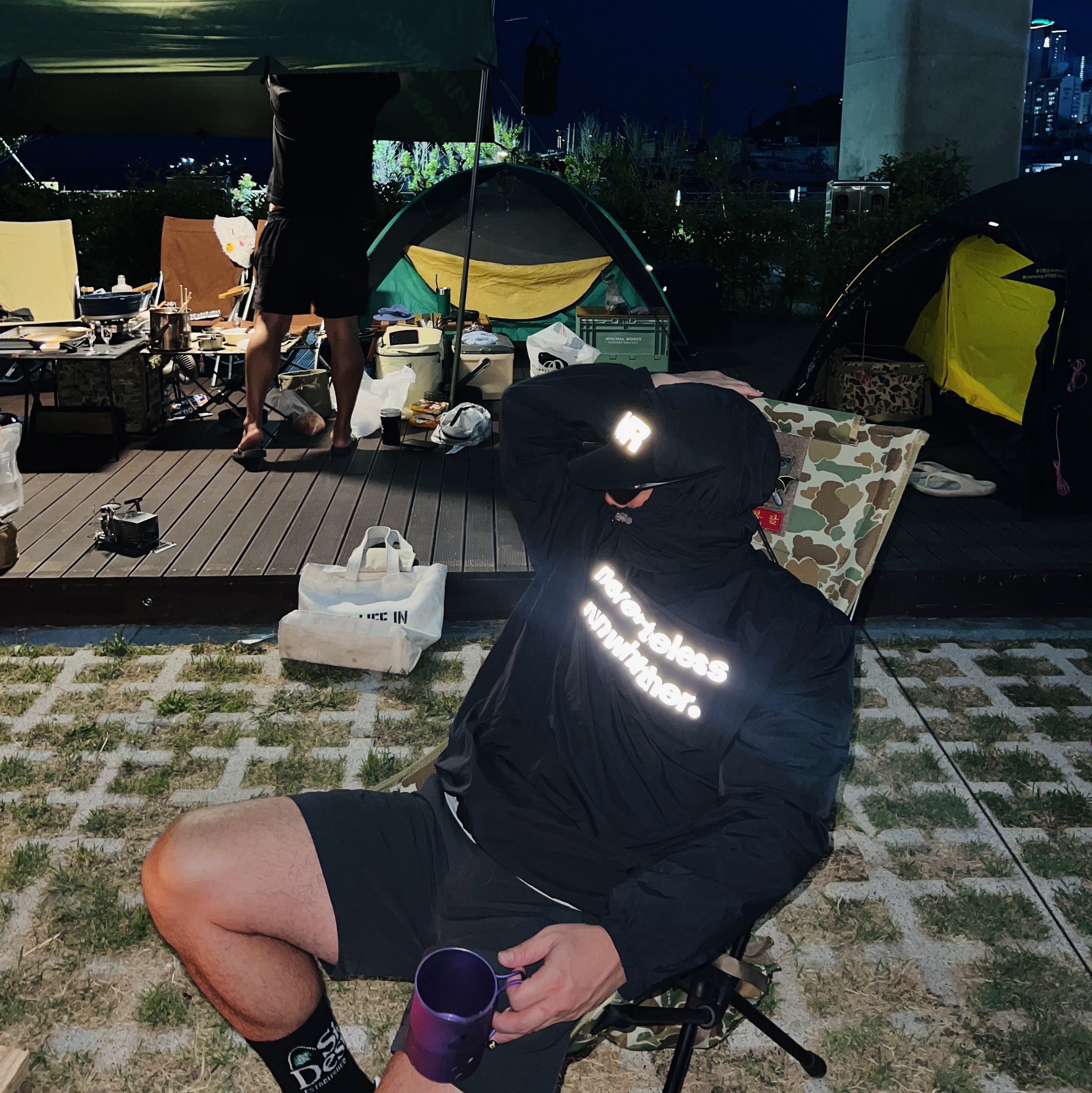 [KREAM 단독] runwhither Windbreaker Jacket Black, [KREAM 단독] runwhither Trail Cap Black 착용 스타일 - 3