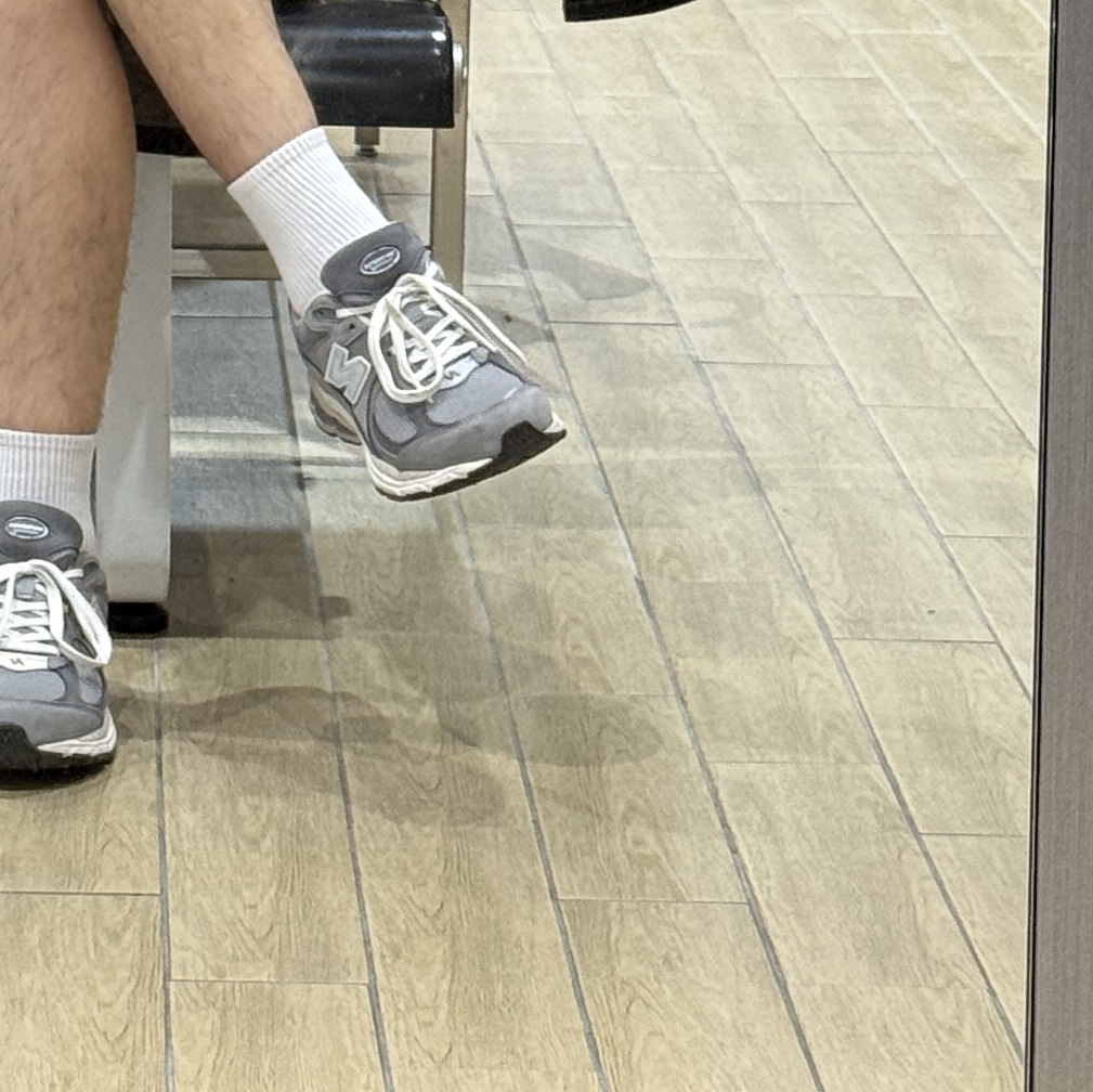 New Balance 2002R Premium Vintage Grey 착용 스타일