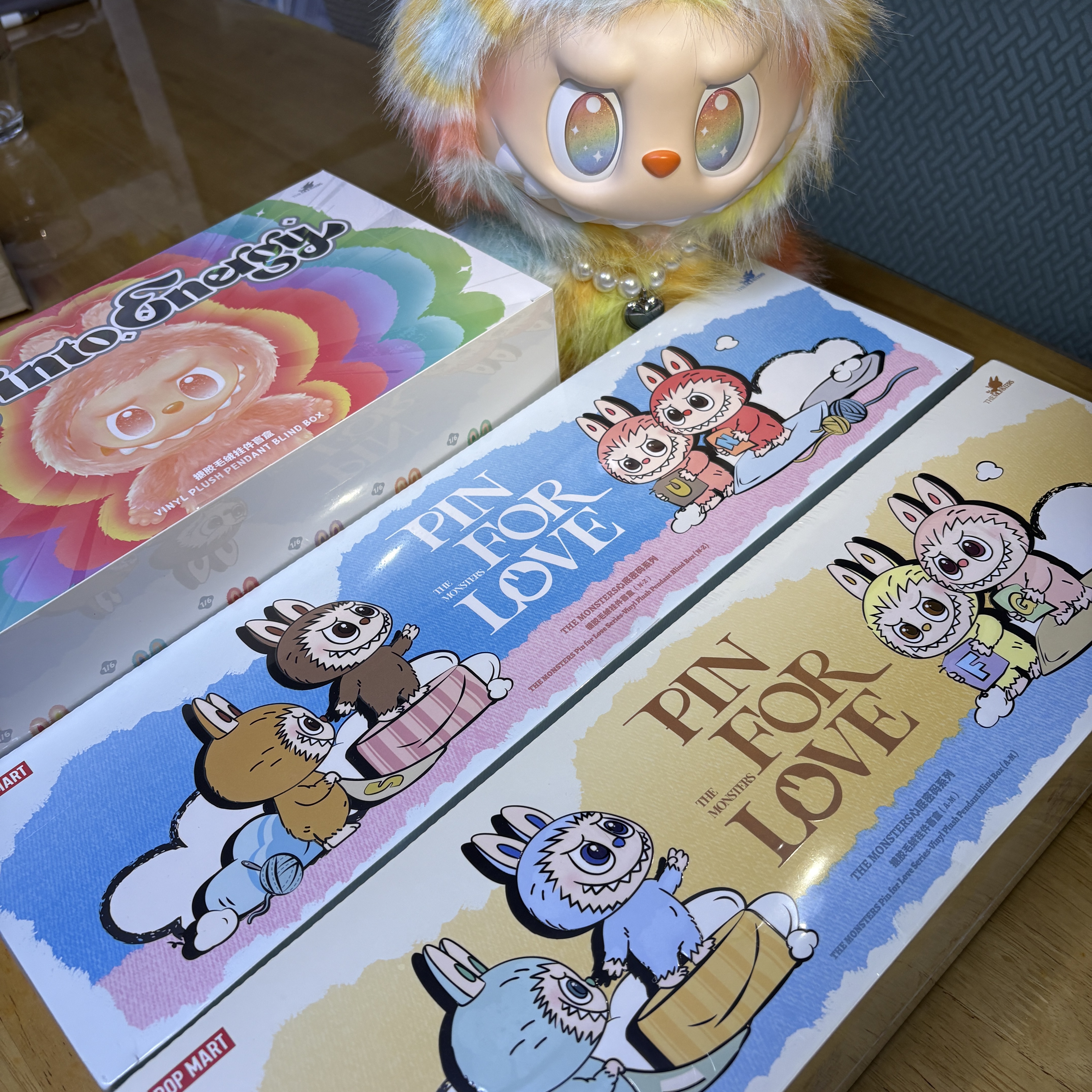 Pop Mart Labubu The Monsters Pin For Love Series Vinyl Plush Pendant Sealed Case (N-Z) (14 Blind Boxes), Pop Mart Labubu The Monsters Pin For Love Series Vinyl Plush Pendant Sealed Case (A-M) (14 Blind Boxes) 착용 스타일