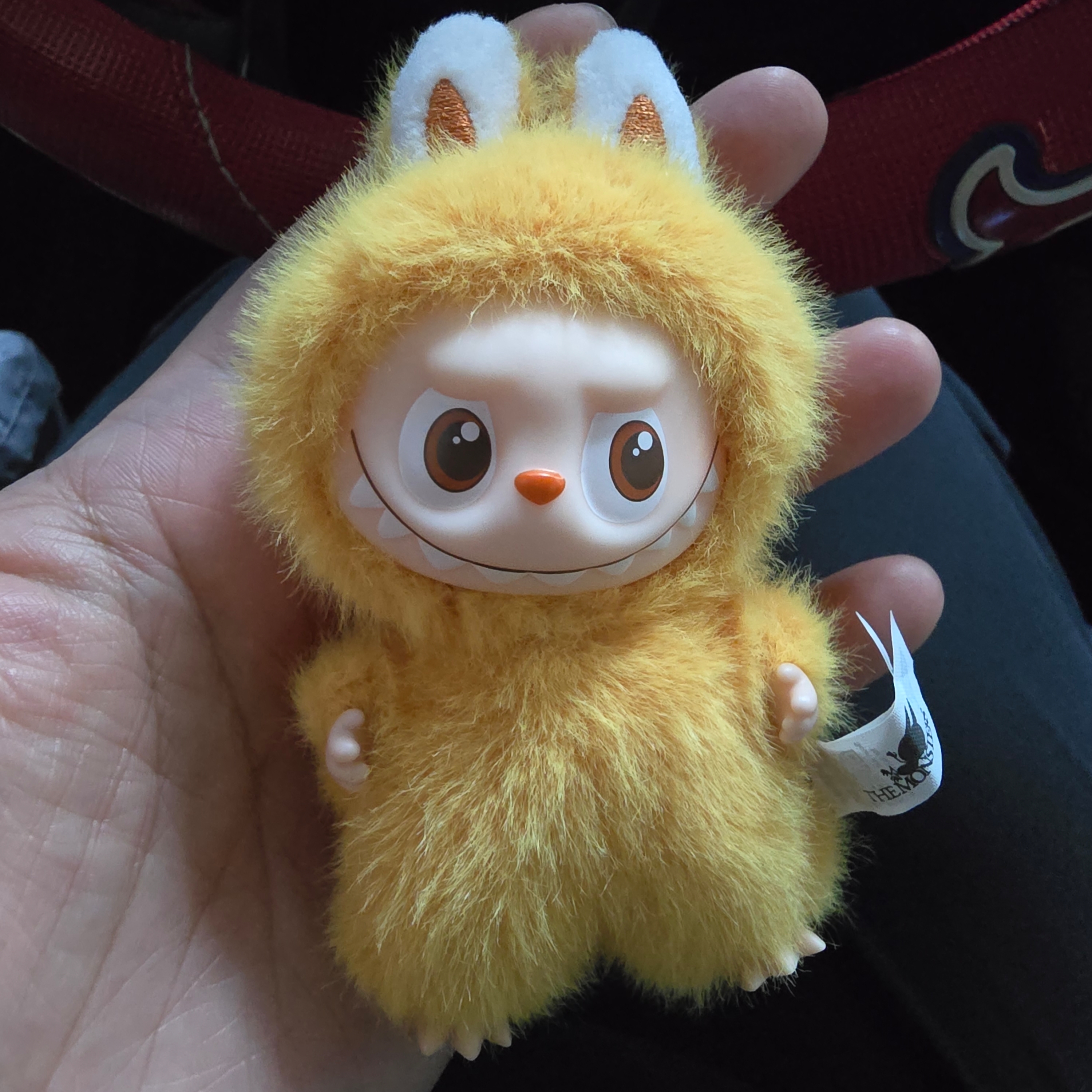 Pop Mart Labubu The Monsters Pin For Love Series Vinyl Plush Pendant Sealed Case (N-Z) (1 Blind Box) 착용 스타일 - 2