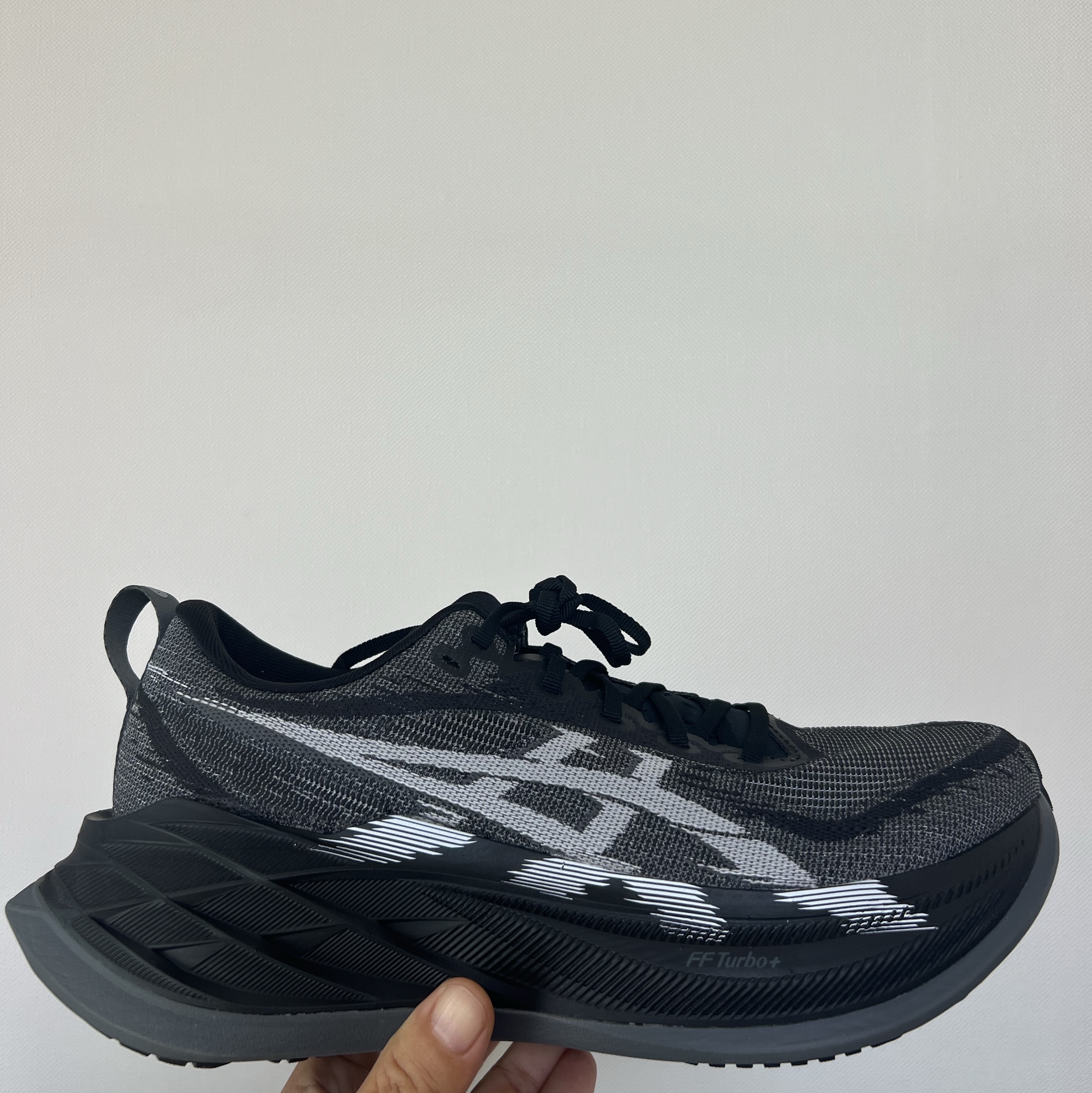 Asics Superblast 2 Black White 착용 스타일 - 1