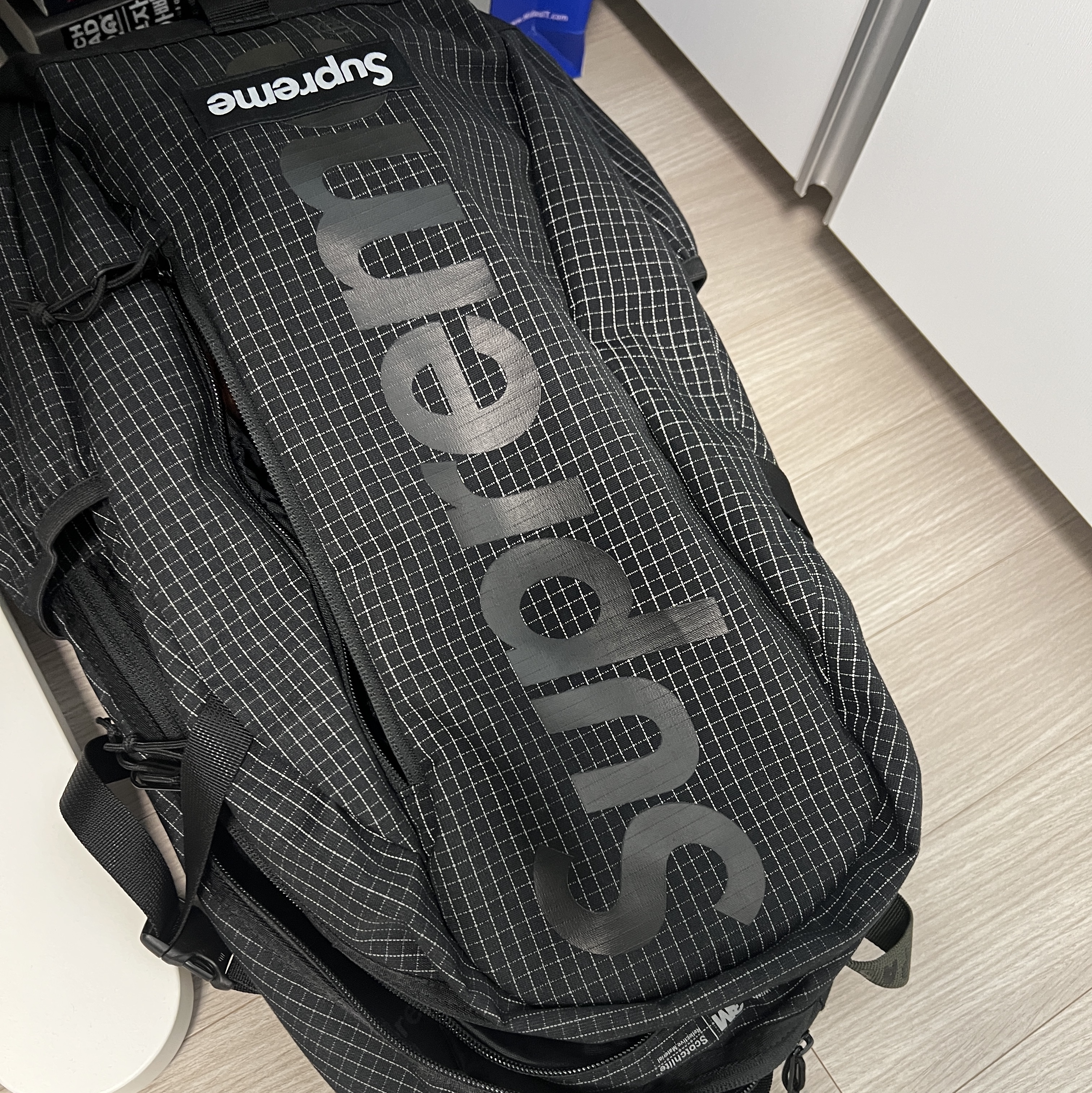 Supreme Backpack Black - 24SS 착용 스타일