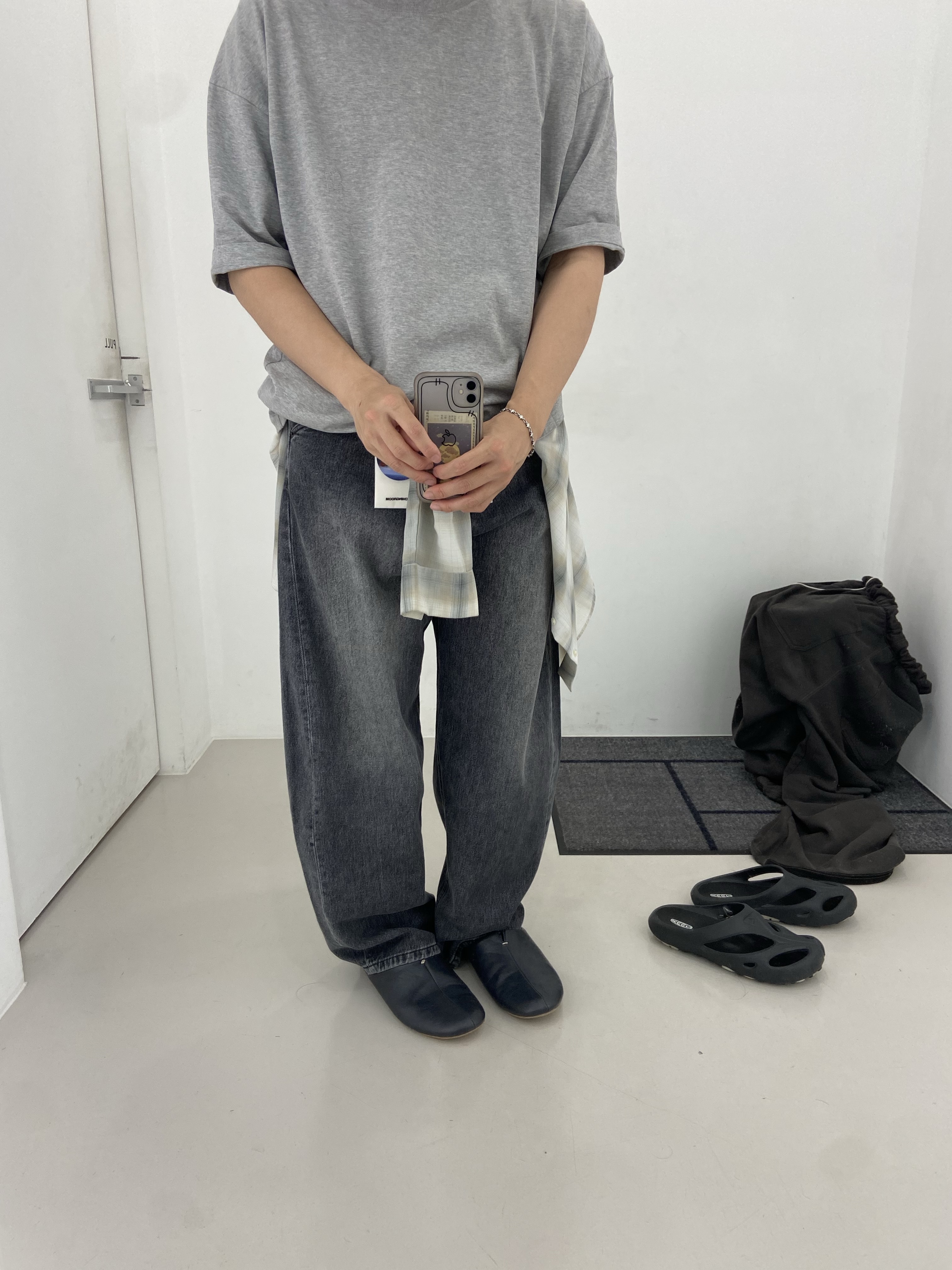 Hatchingroom x How To Train Your Dragon Curve Jeans Dragon Wing Ash Grey, Polyteru Human Index Human Jumbo 1/2 T-Shirt Gray 착용 스타일 - 1