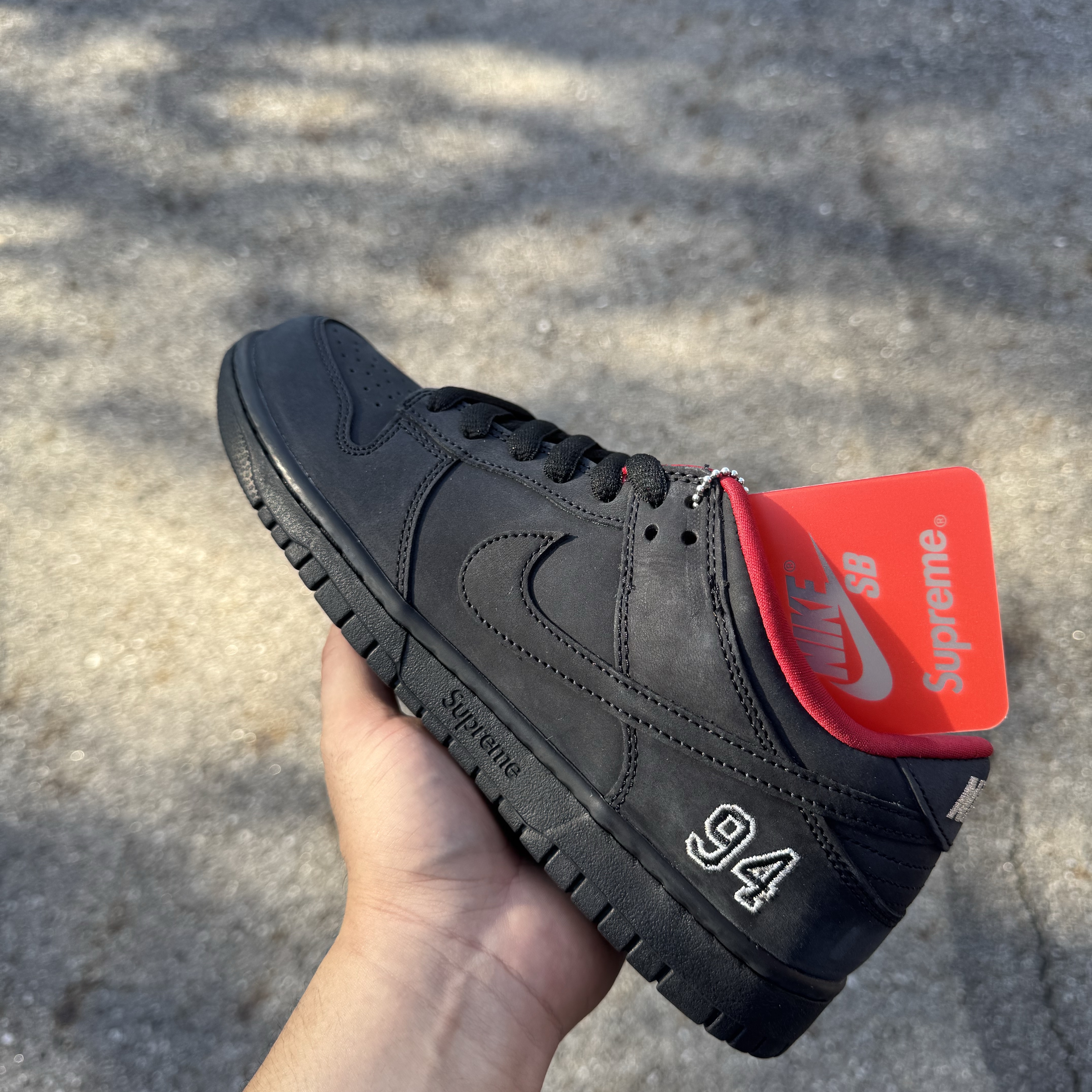Nike x Supreme SB Dunk Low Black 착용 스타일