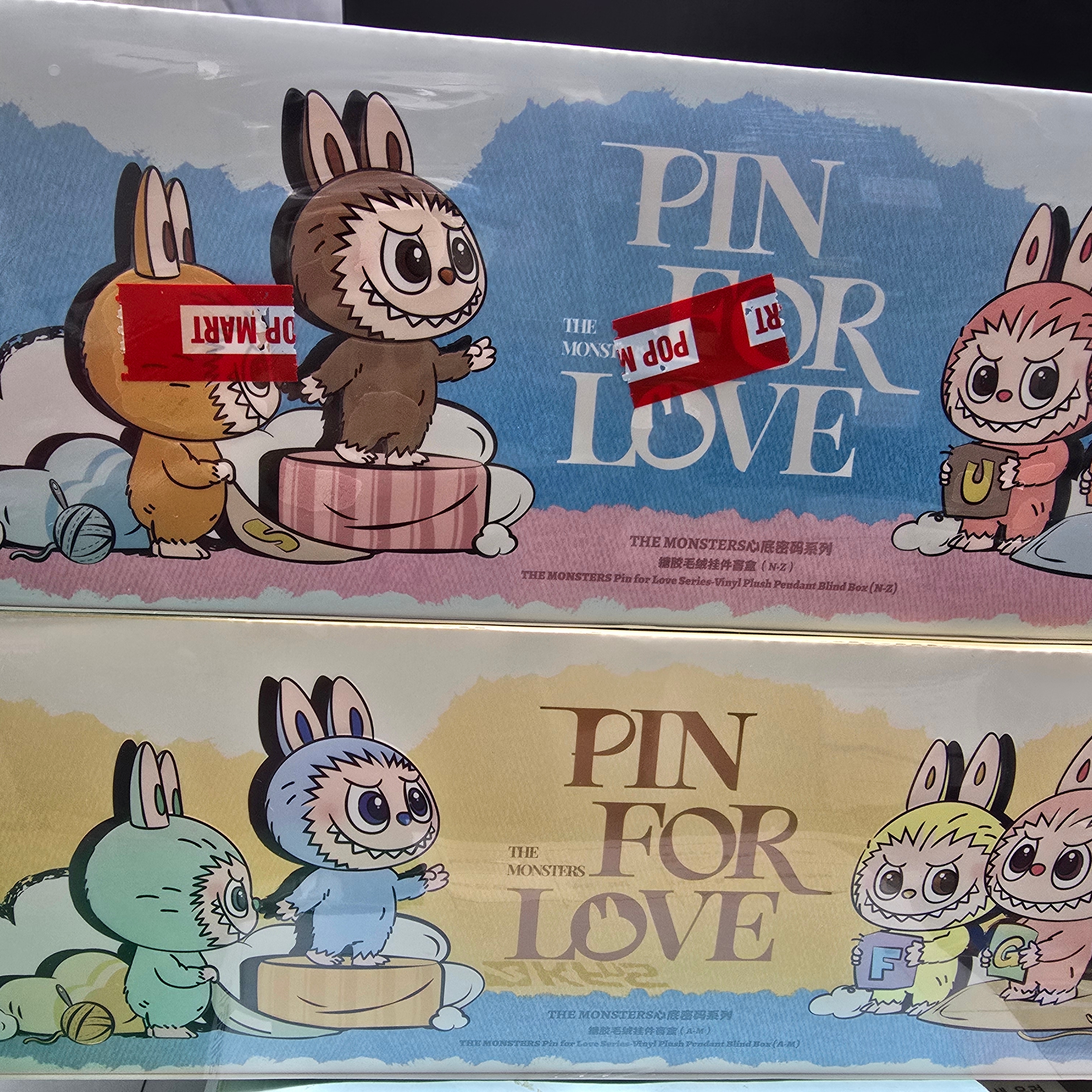 Pop Mart Labubu The Monsters Pin For Love Series Vinyl Plush Pendant Sealed Case (N-Z) (14 Blind Boxes), Pop Mart Labubu The Monsters Pin For Love Series Vinyl Plush Pendant Sealed Case (A-M) (14 Blind Boxes) 착용 스타일