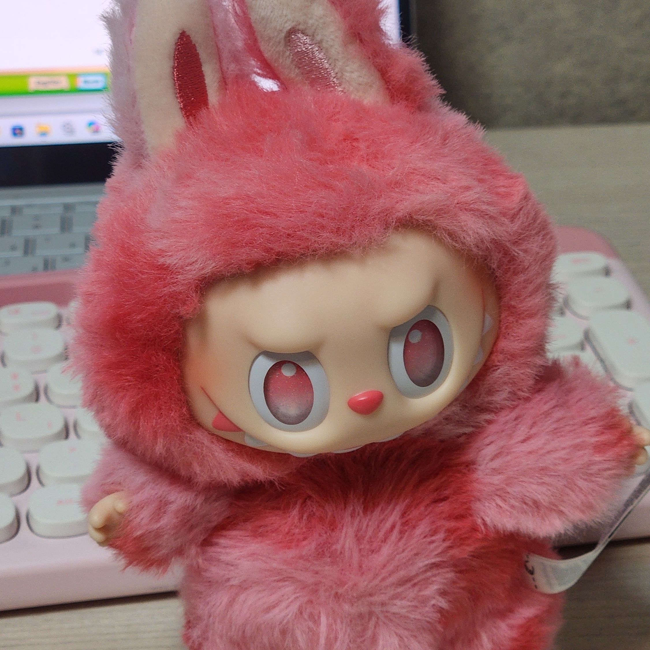 Pop Mart Labubu The Monsters Highlight Series Sealed Case (Bundle of 2/1 Blind Box) 착용 스타일