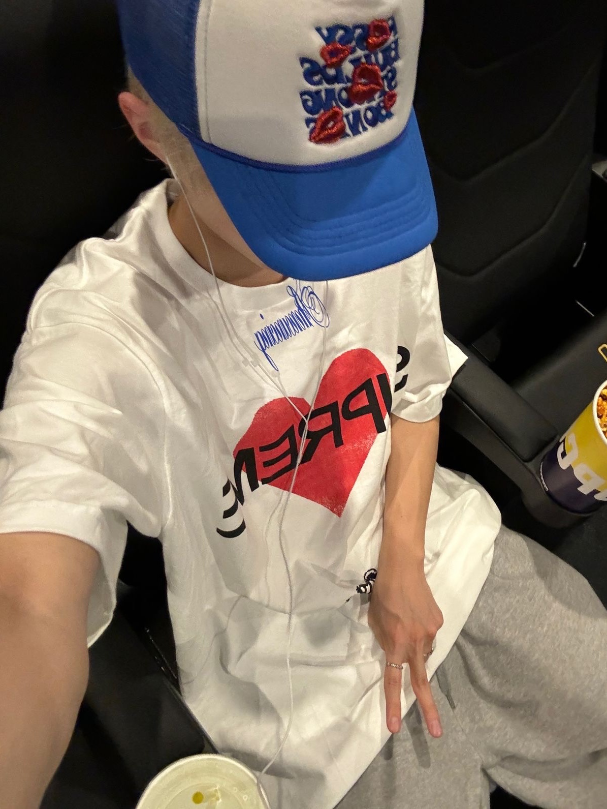 Supreme Announcing T-Shirt White - 25SS 착용 스타일 - 2