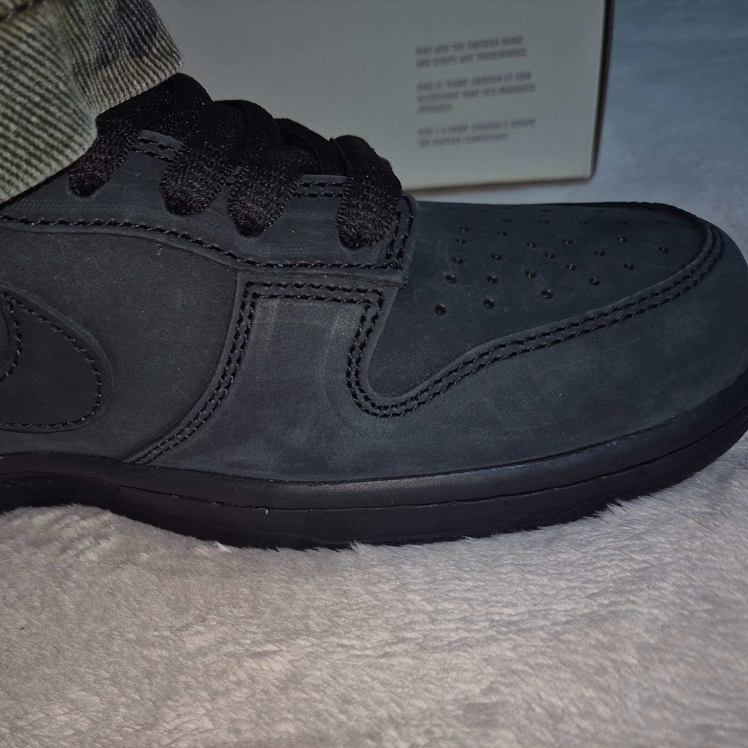 Nike x Supreme SB Dunk Low Black 착용 스타일 - 2
