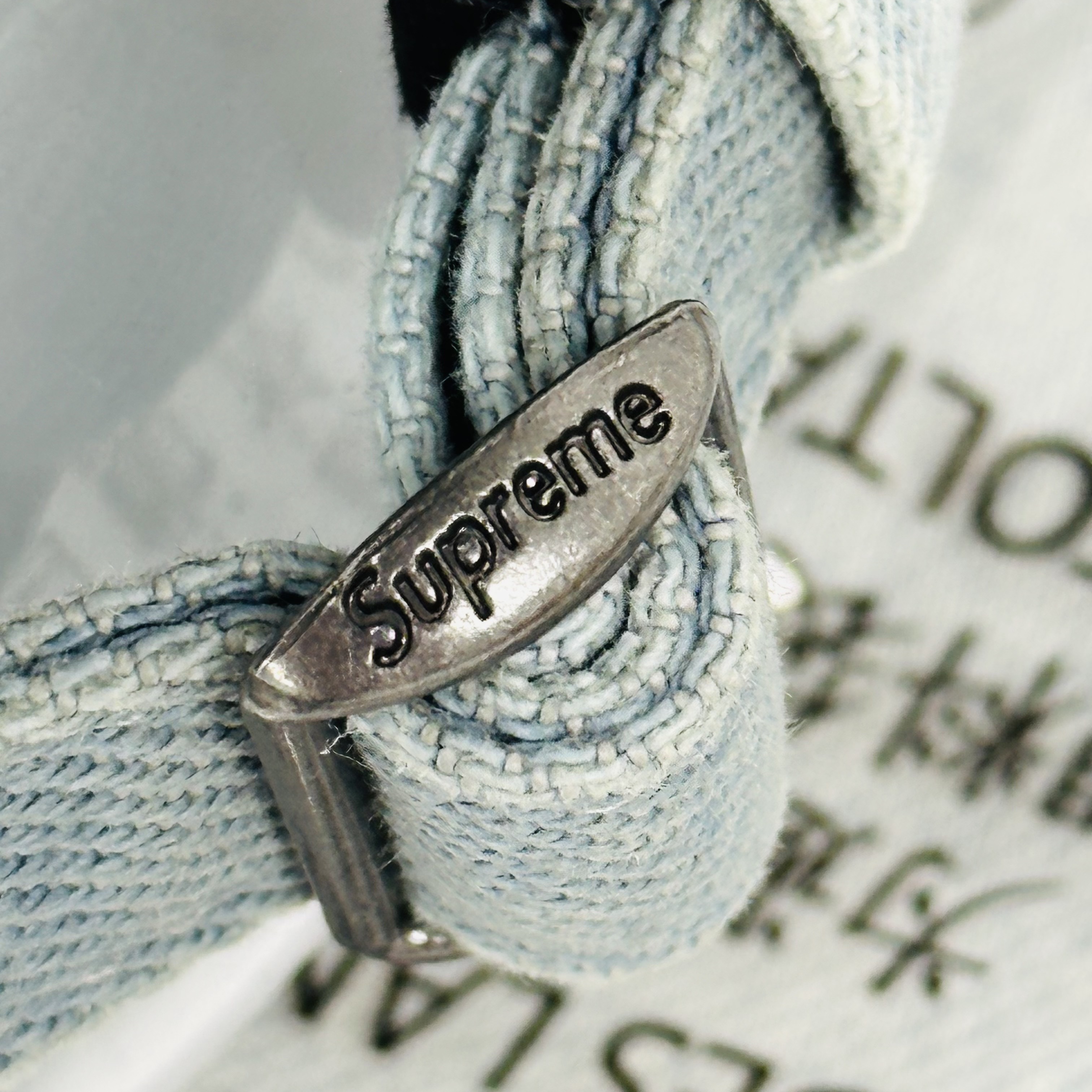 Supreme Pigment Coated 2-Tone S Logo 6-Panel Denim - 25FW, Supreme Small Box Denim Shirt Light Indigo - 25FW 착용 스타일 - 2