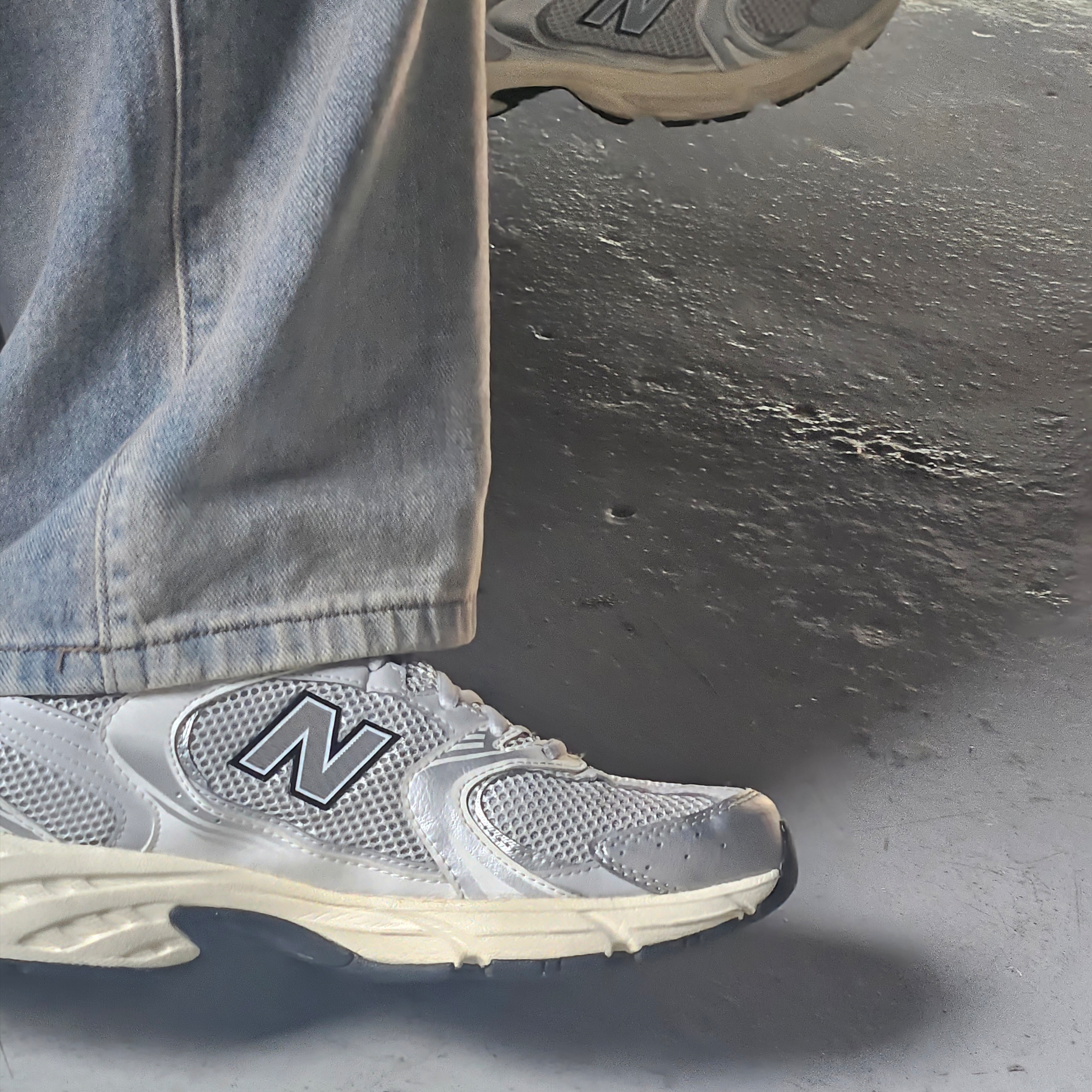 New Balance 530 Silver Cream 착용 스타일