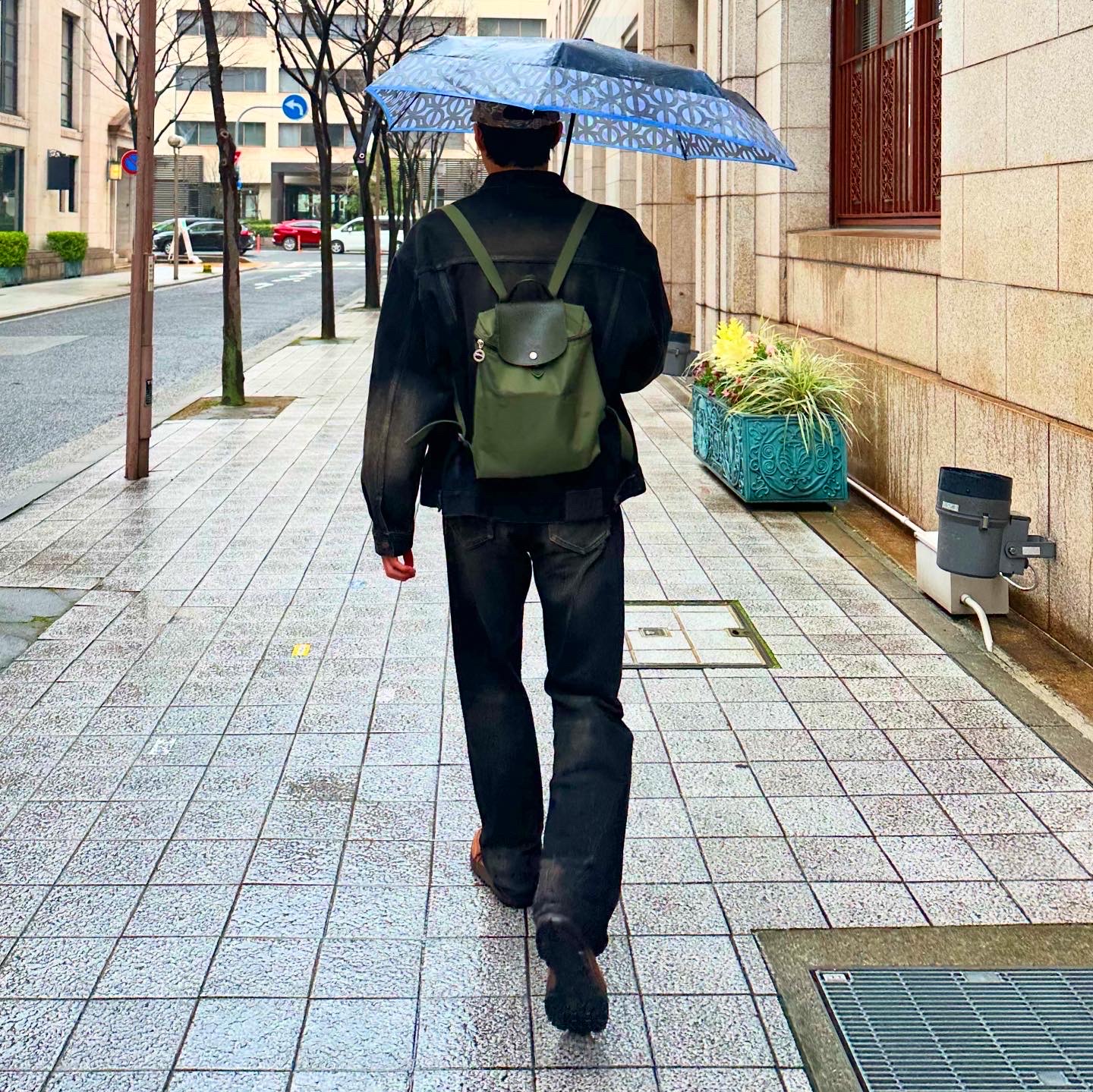 Supreme Distressed Selvedge Trucker Jacket Washed Black - 24FW, Longchamp Le Pliage Green M Backpack Forest 착용 스타일