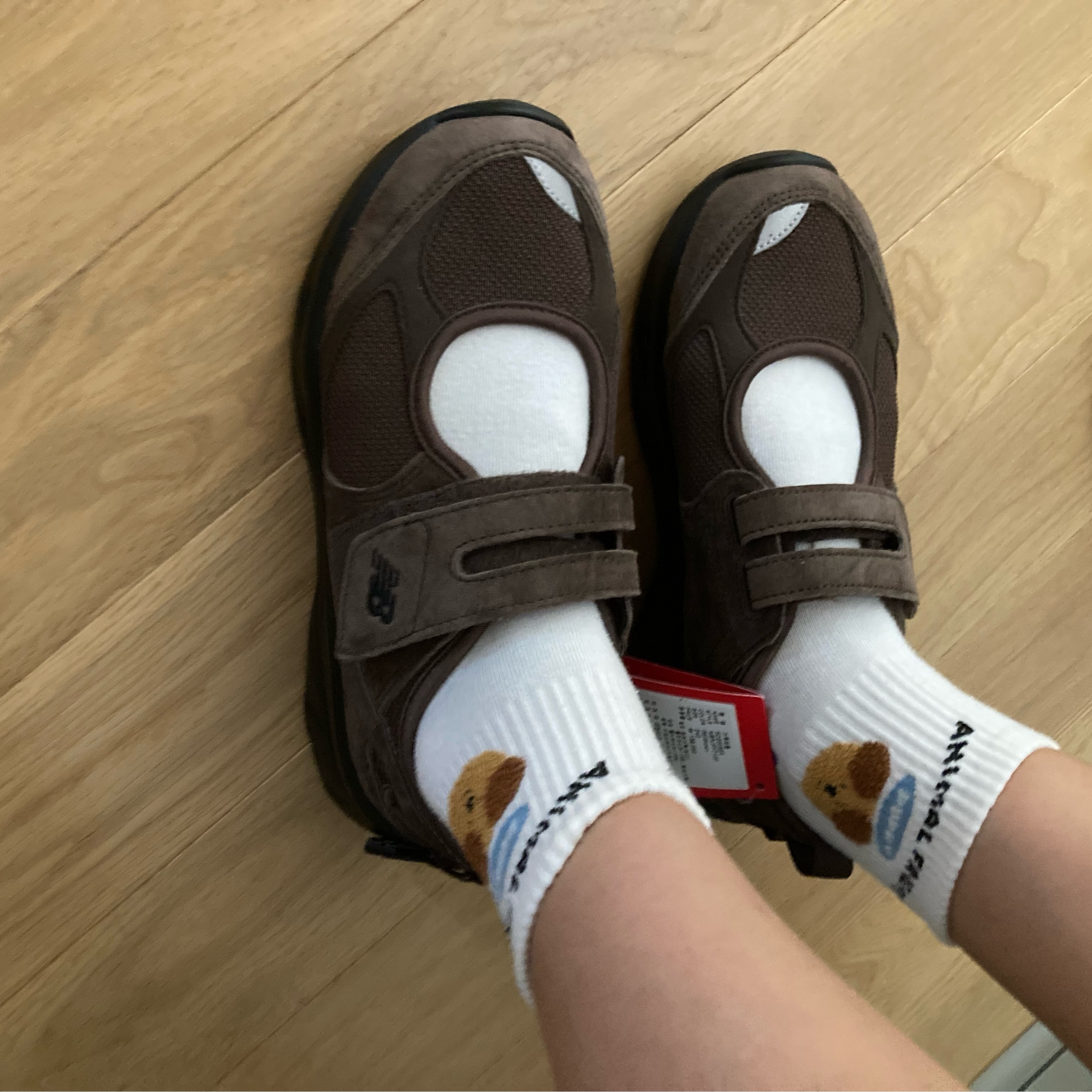 (W) New Balance Breeze SD2203 Brown 착용 스타일 - 2