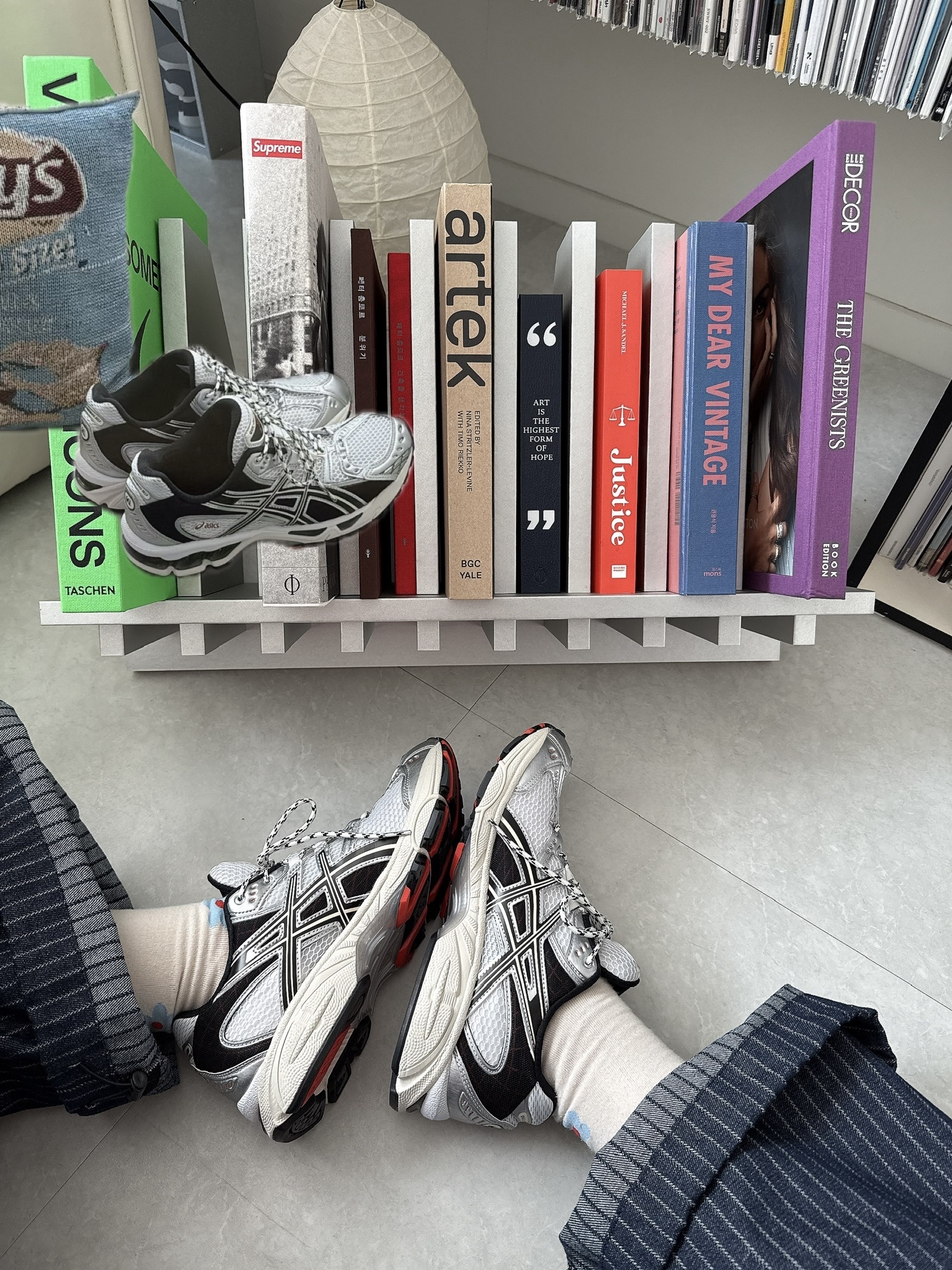 Asics Gel-Nimbus 10.1 White Black 착용 스타일 - 5