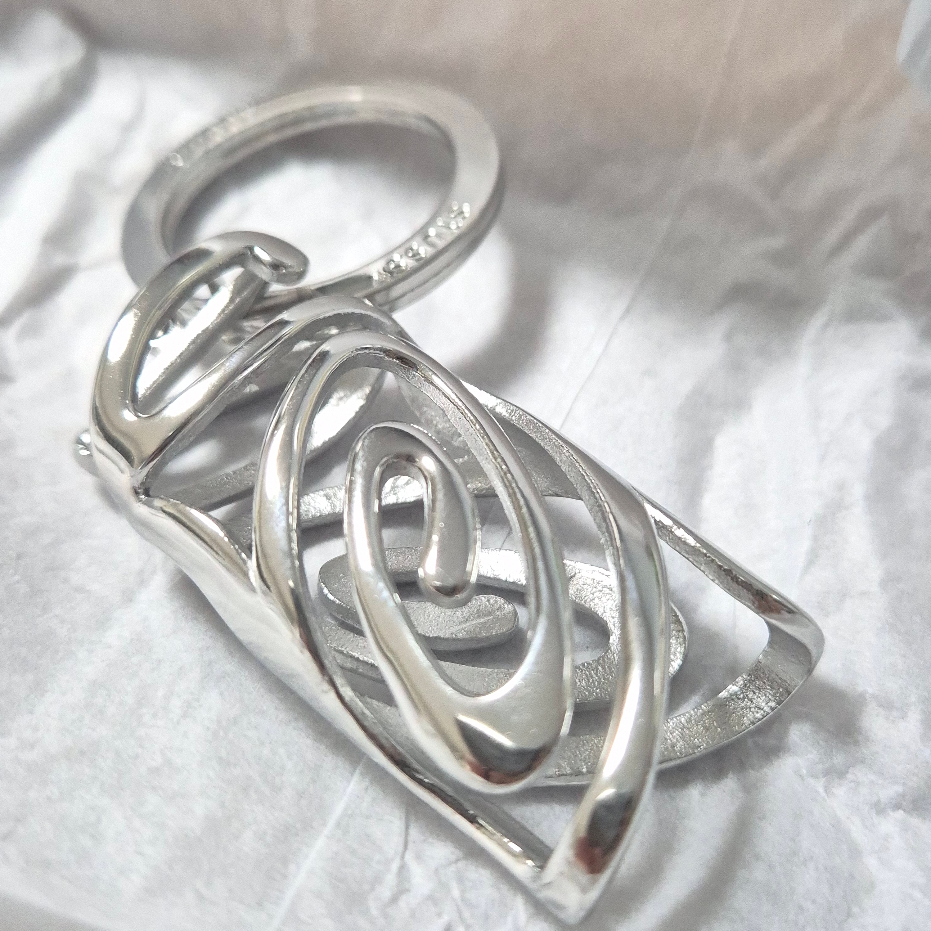 Stussy Lighter Holster Keychain Silver 착용 스타일 - 1