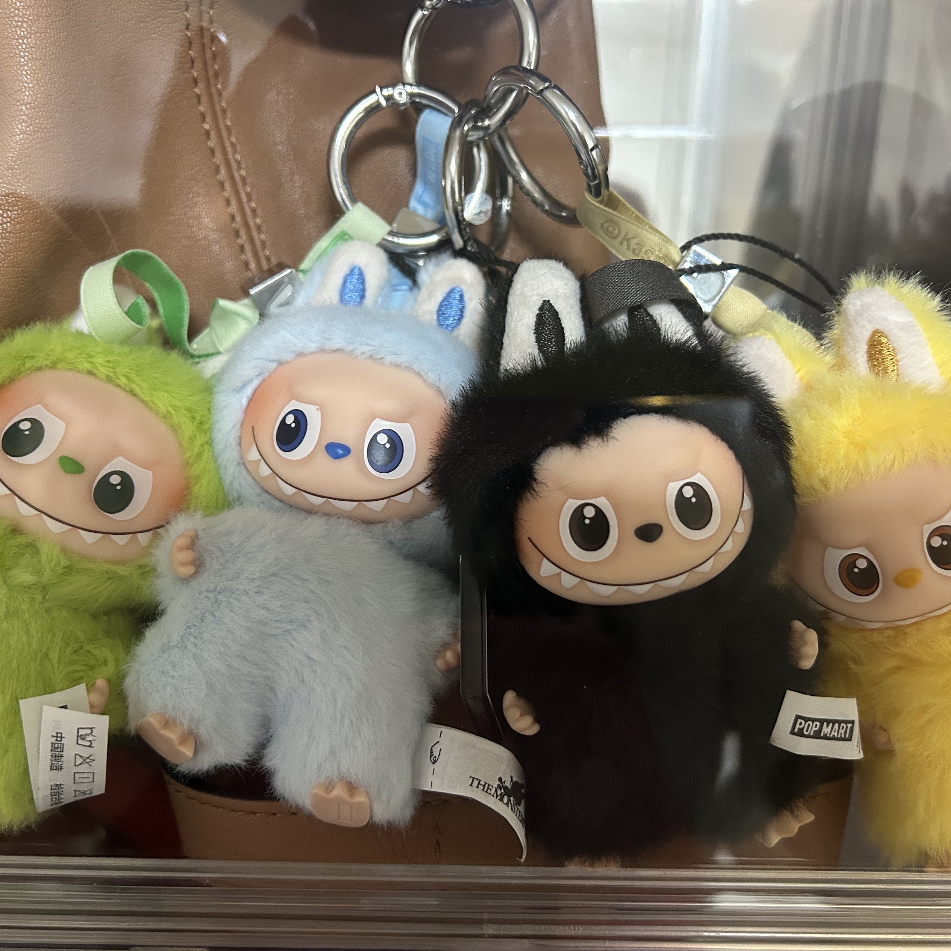 Pop Mart Labubu The Monsters Pin For Love Series Vinyl Plush Pendant (N-Z) P (Opened Case), Pop Mart Labubu The Monsters Pin For Love Series Vinyl Plush Pendant (N-Z) R (Opened Case) 착용 스타일