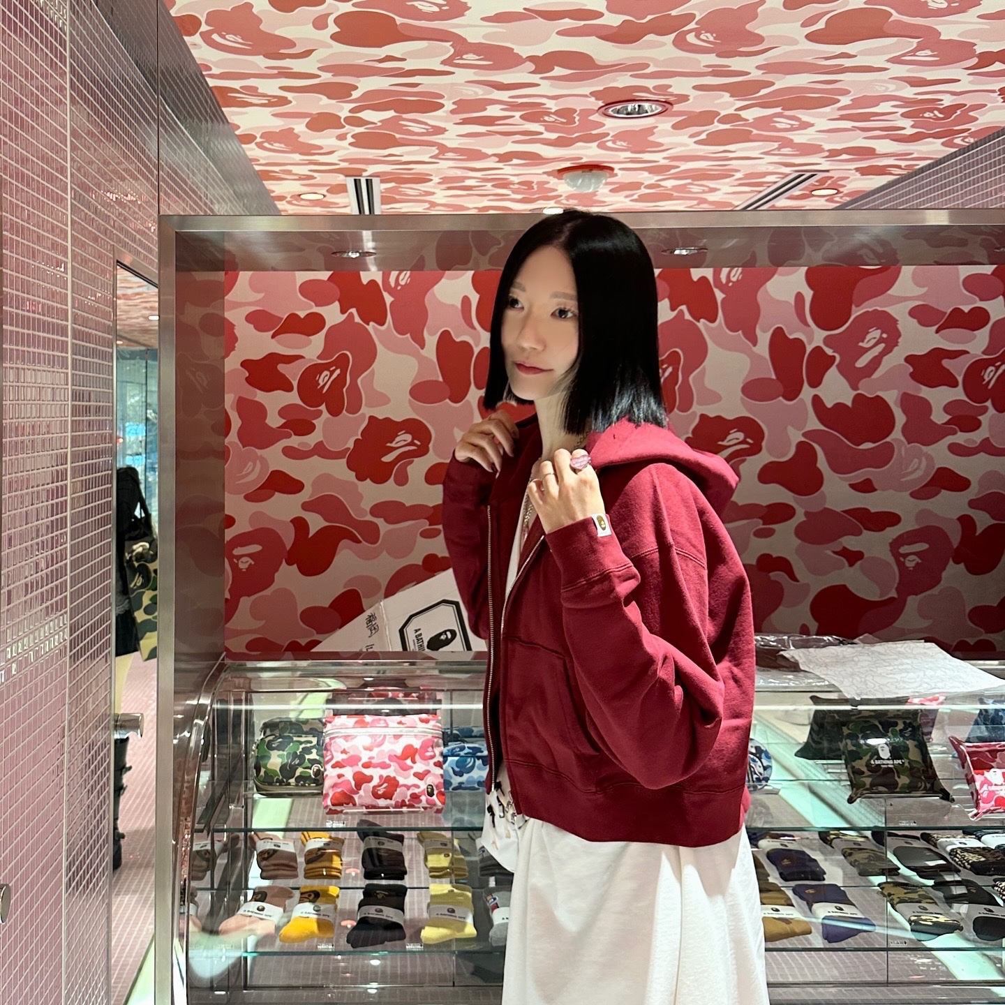 (W) BAPE Pigment Dyed One Point Cropped Zip Hoodie Burgundy, Human Made Heart Necklace Pink 착용 스타일 - 3