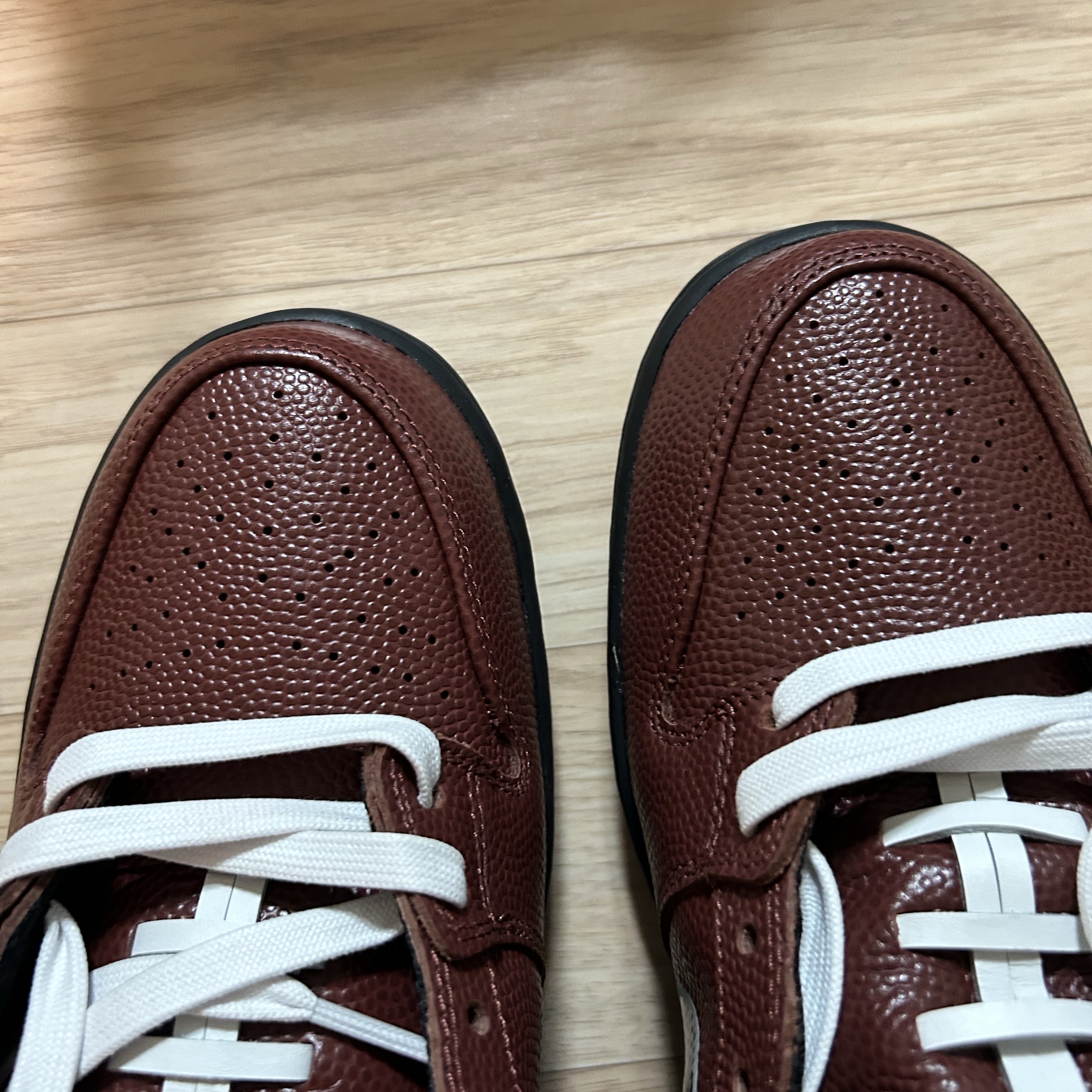Nike x Limosine Skateboards SB Dunk Low Pro Brown and Black 착용 스타일