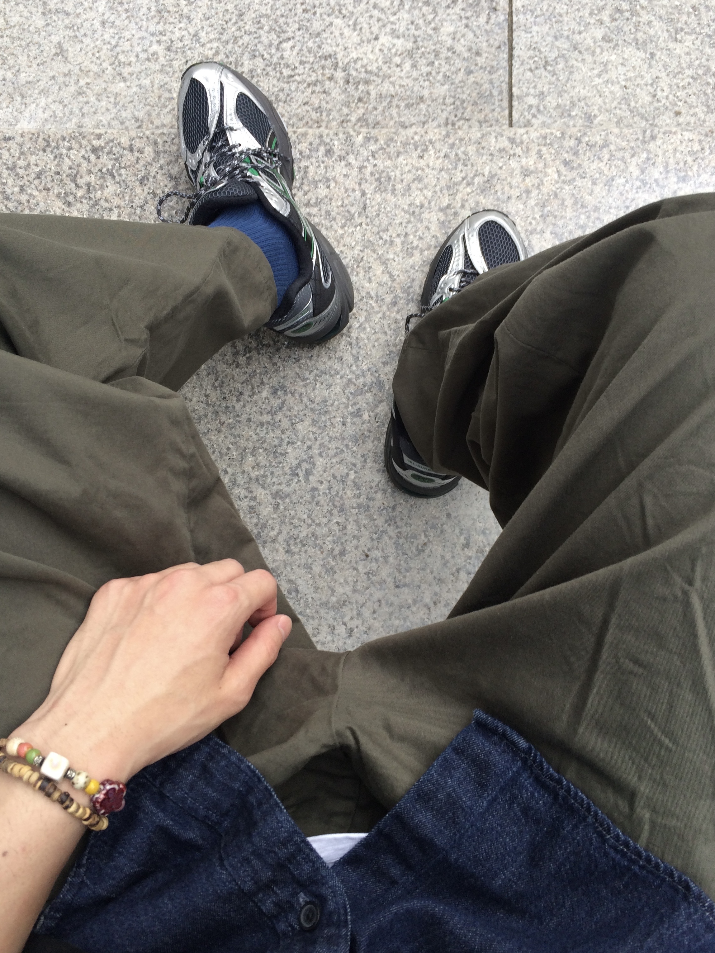 Asics Gel-Nimbus 10.1 Obsidian Grey Green Basil 착용 스타일 - 2