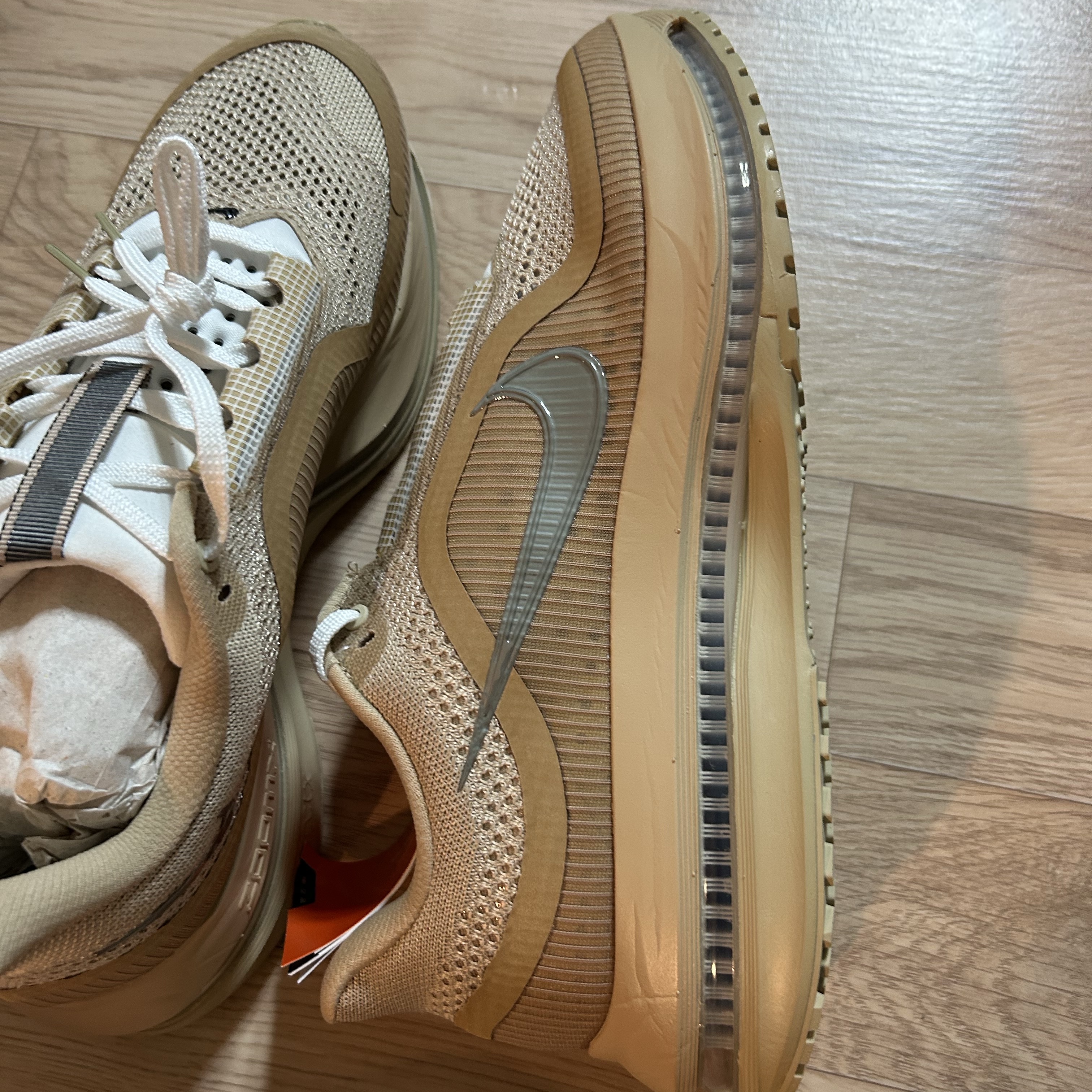 Nike Pegasus Premium Mushroom 착용 스타일