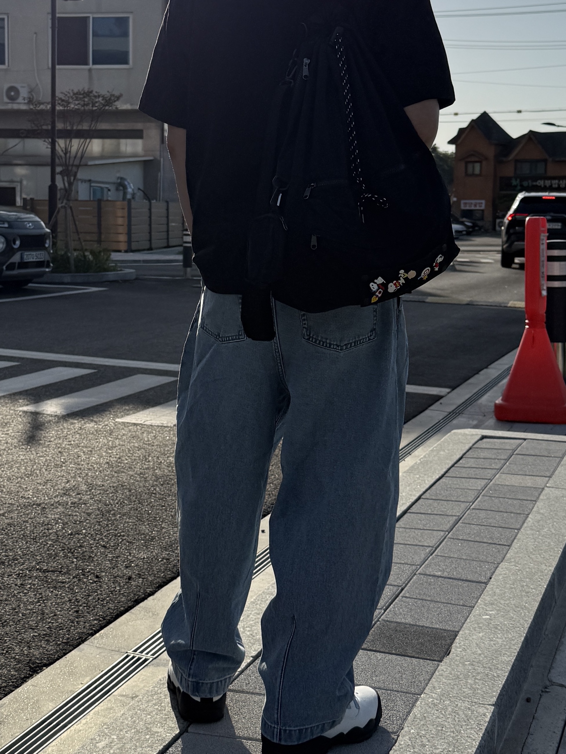 Nike x Supreme SB Darwin Low White 착용 스타일