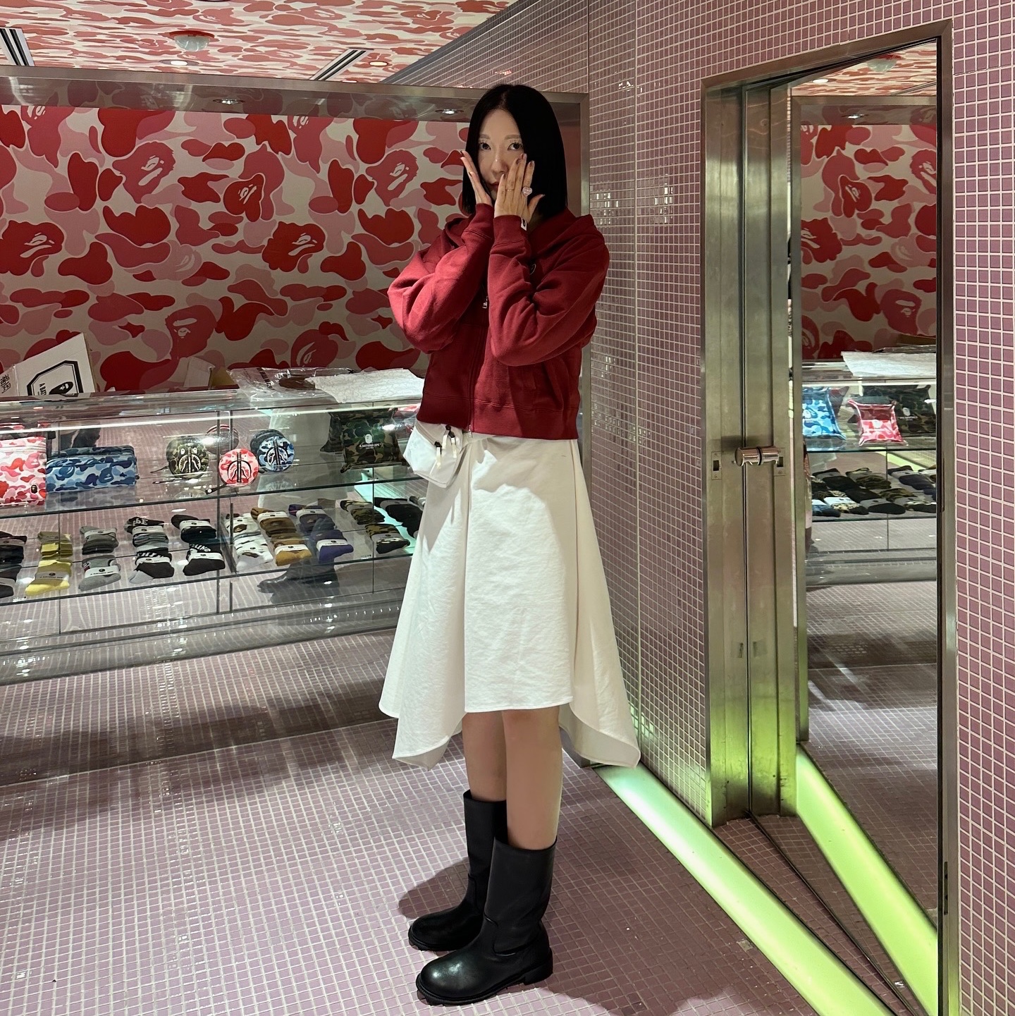 (W) BAPE Pigment Dyed One Point Cropped Zip Hoodie Burgundy, Human Made Heart Necklace Pink 착용 스타일 - 2