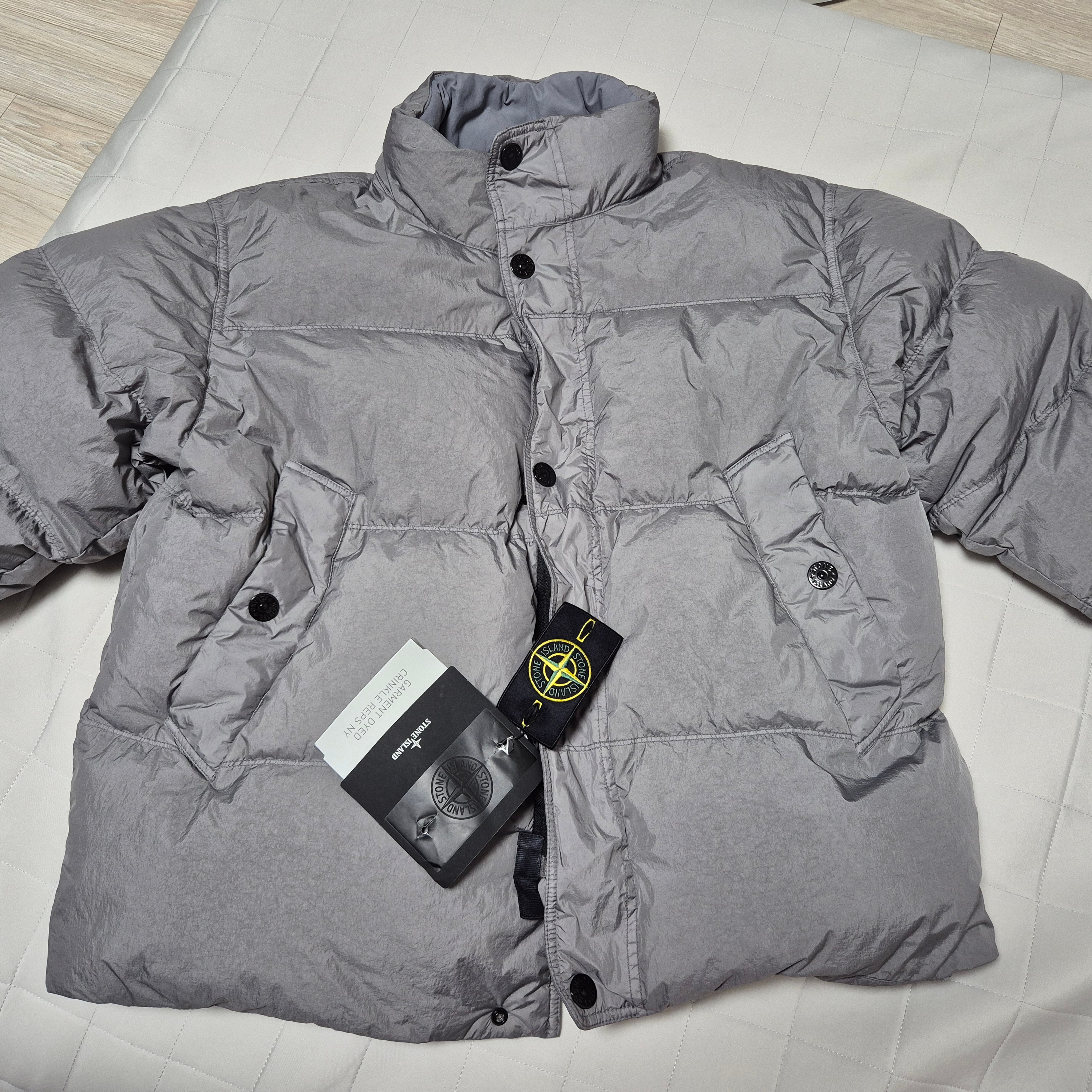 Stone Island 4100010 Crinkle Reps NY Recycled Nylon Down Jacket with Wind Resistant Cement - 25FW 착용 스타일