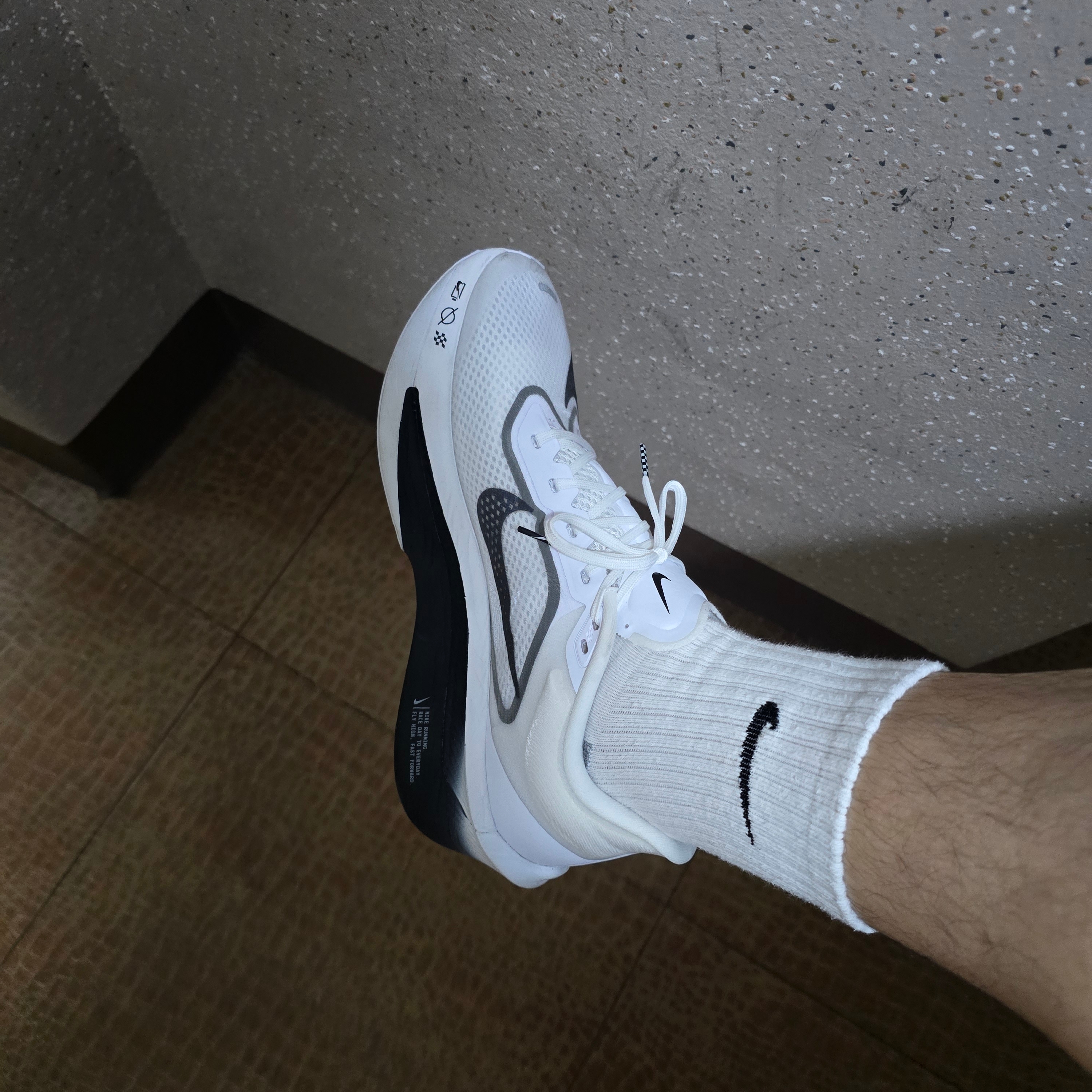 Nike Zoom Fly 6 White Smoke Grey 착용 스타일 - 3