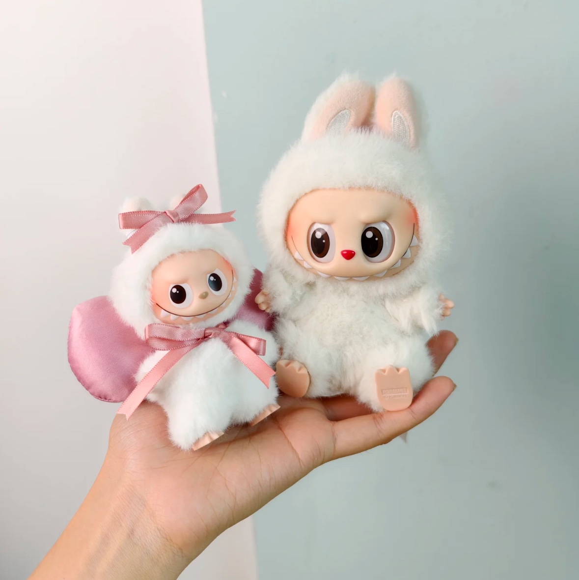 Pop Mart Labubu The Monsters Pin For Love Series Vinyl Plush Pendant (A-M) A (Opened Case), Pop Mart Labubu Coca Cola Series Happy Factor Keyring (Opened Case) 착용 스타일