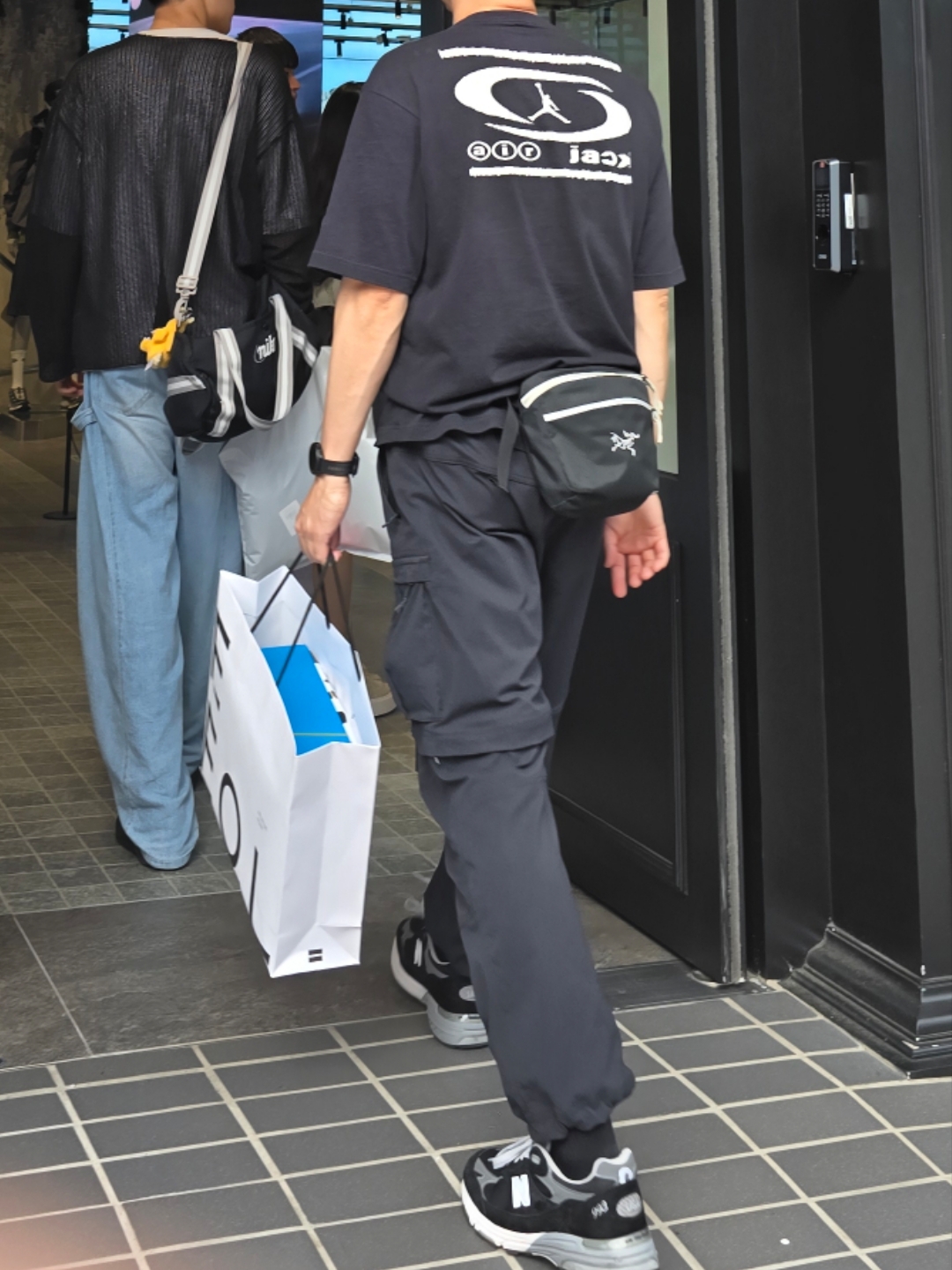 Jordan x Travis Scott T-Shirts Black (DZ5514-011), New Balance 993 Made in USA Black - D Standard 착용 스타일