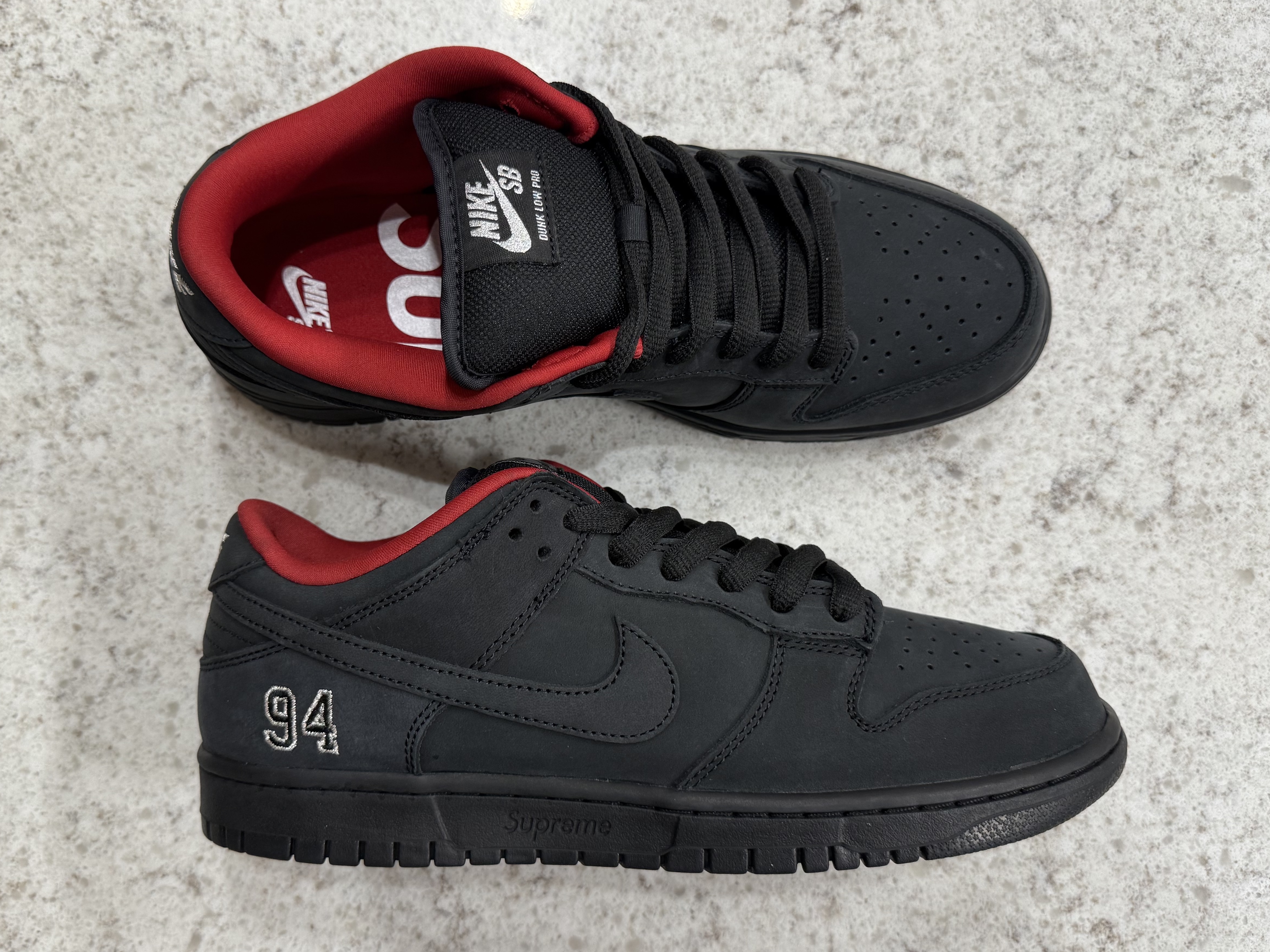 Nike x Supreme SB Dunk Low Black 착용 스타일 - 3