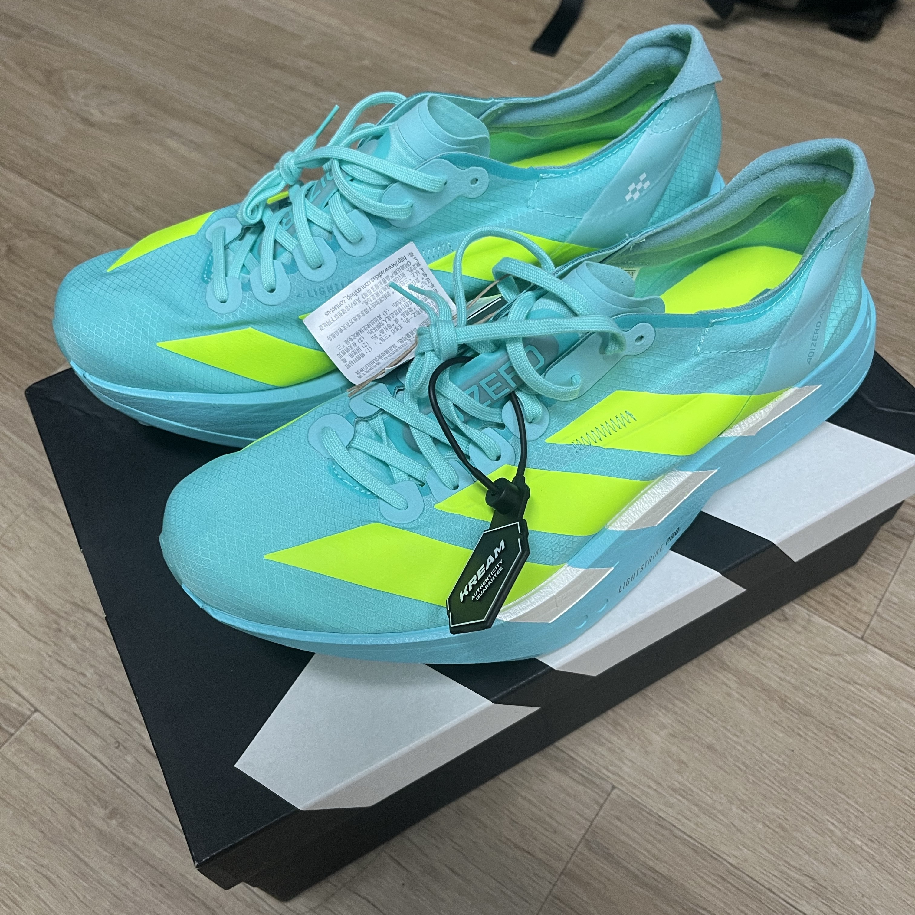 Adidas Adizero Adios Pro 4 Flash Aqua Lucid Lemon 착용 스타일 - 2