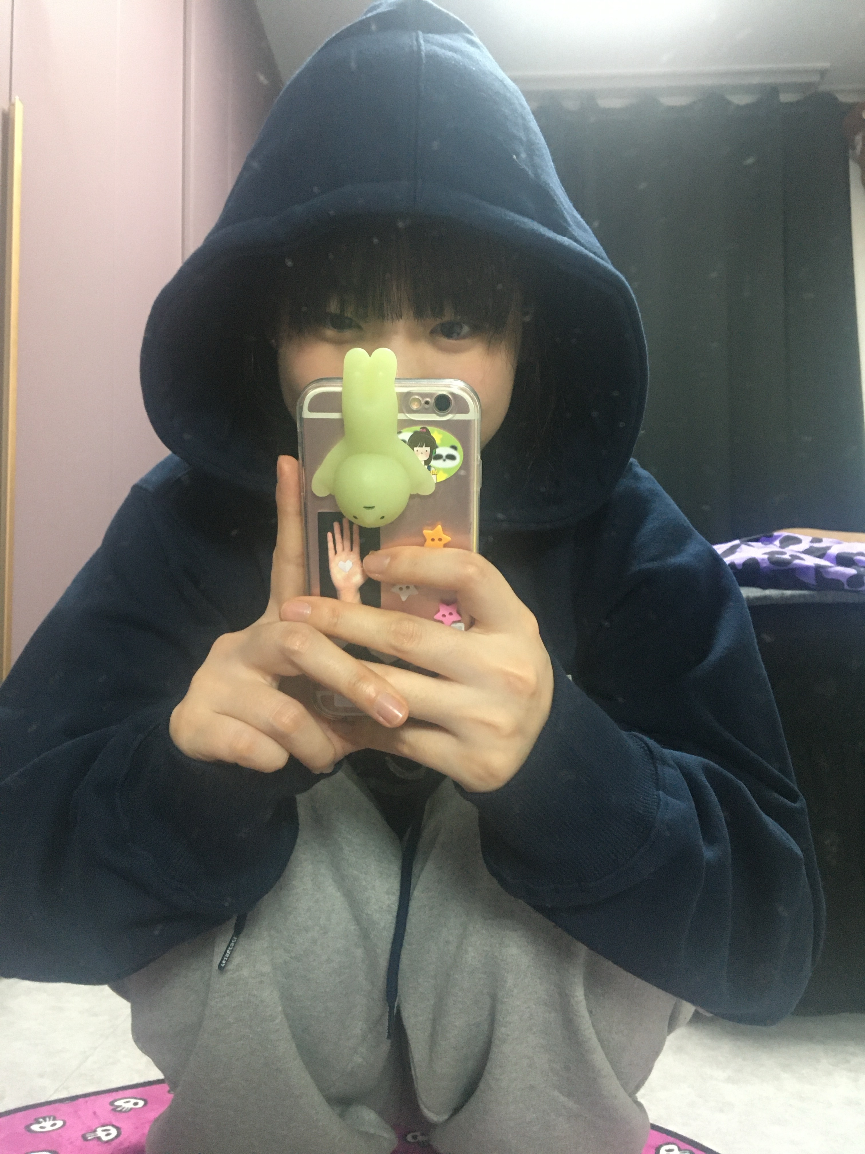 YESEYESEE Y.E.S Snail Logo Zip-up Hoodie Navy 착용 스타일