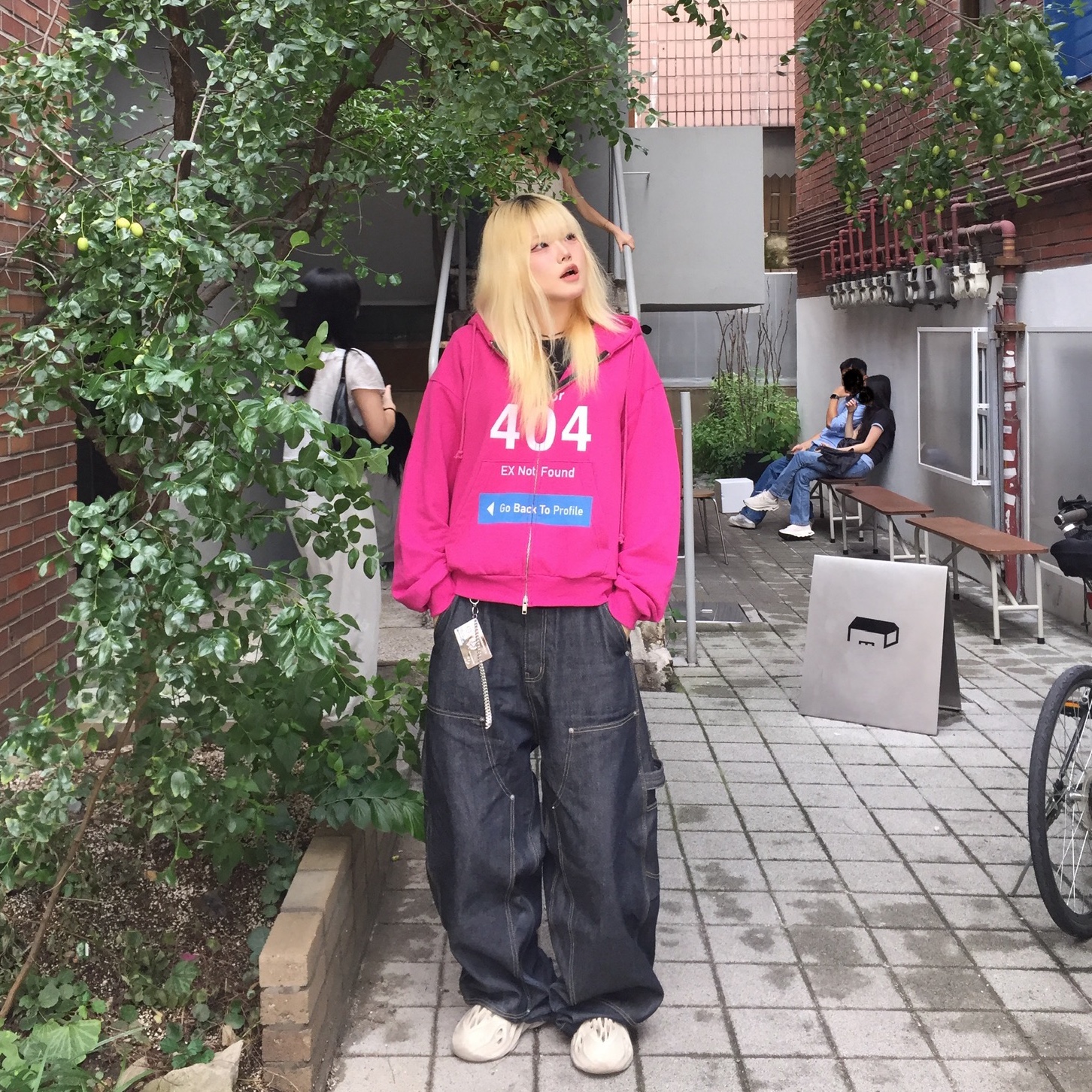 GRAILZ Error 404 Zip Hoodie Pink, GRAILZ x KOIN SEOUL Carpenter Raw Denim Pants Indigo 착용 스타일 - 1