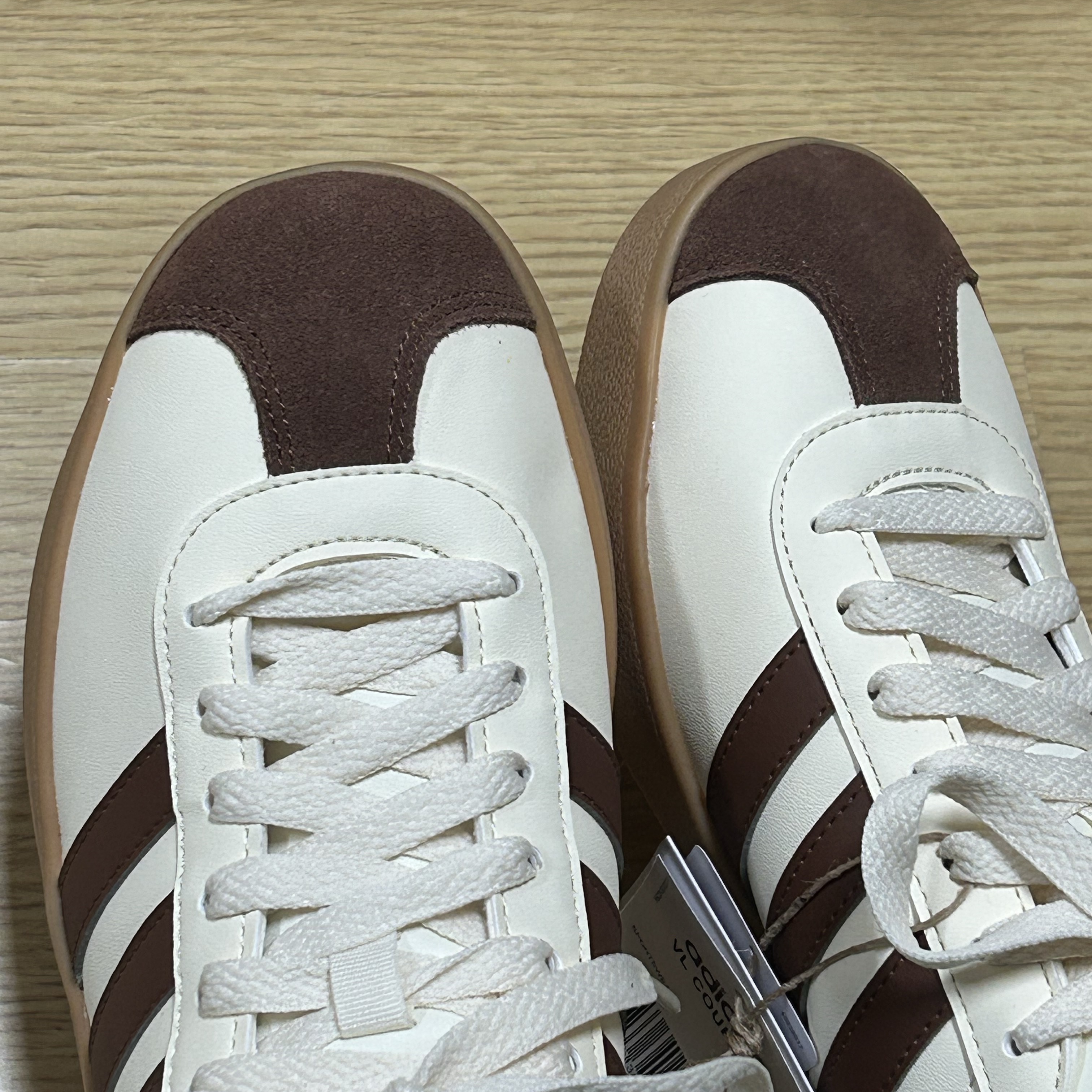 Adidas VL Court 2.0 Cream Brown 착용 스타일