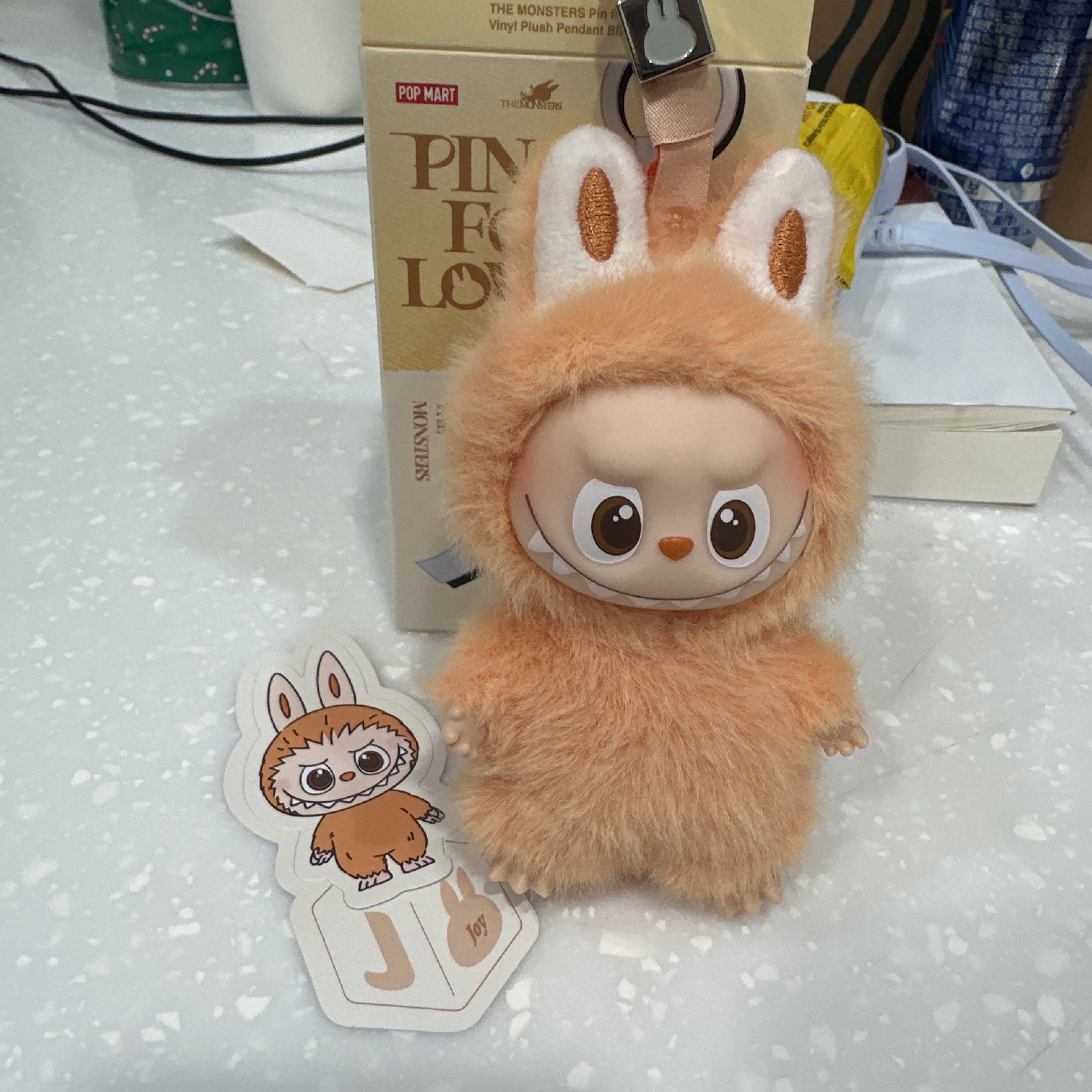 Pop Mart Labubu The Monsters Pin For Love Series Vinyl Plush Pendant Sealed Case (A-M) (1 Blind Box) 착용 스타일