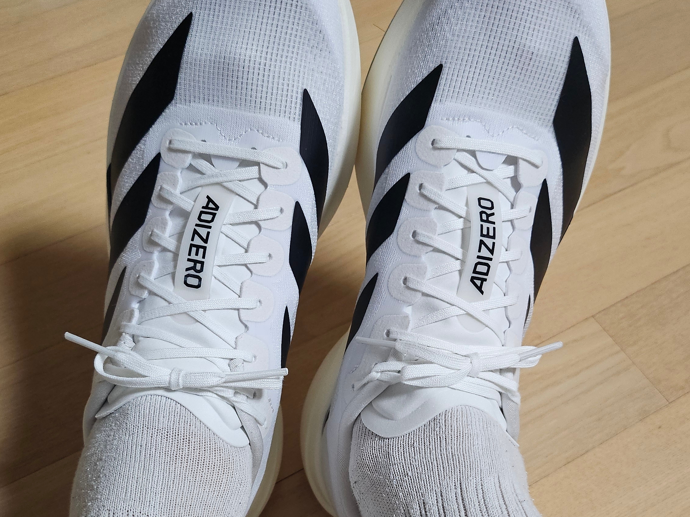 Adidas Adizero EVO SL Cloud White Core Black 착용 스타일 - 2