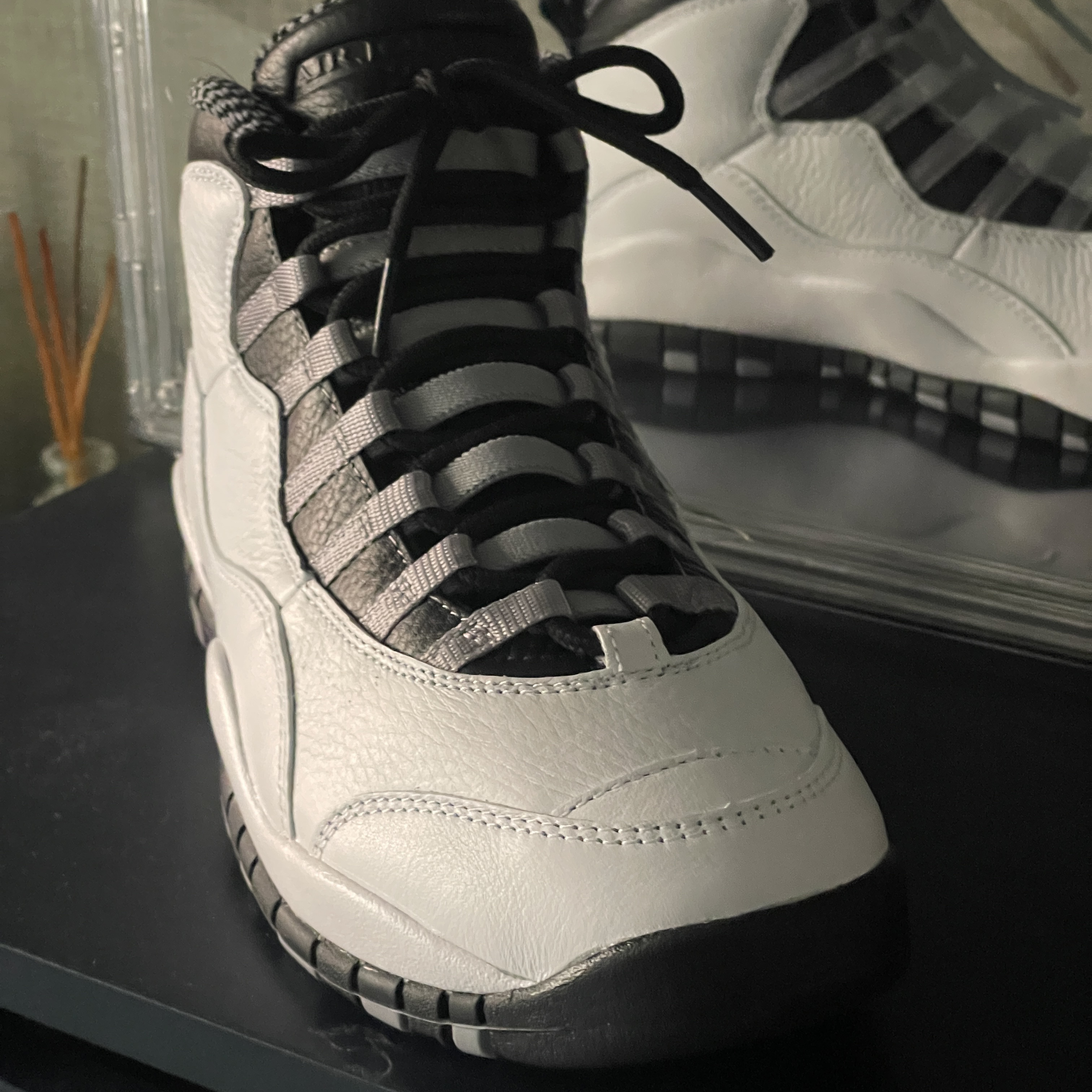 Jordan 10 Retro Light Steel Grey 착용 스타일 - 2