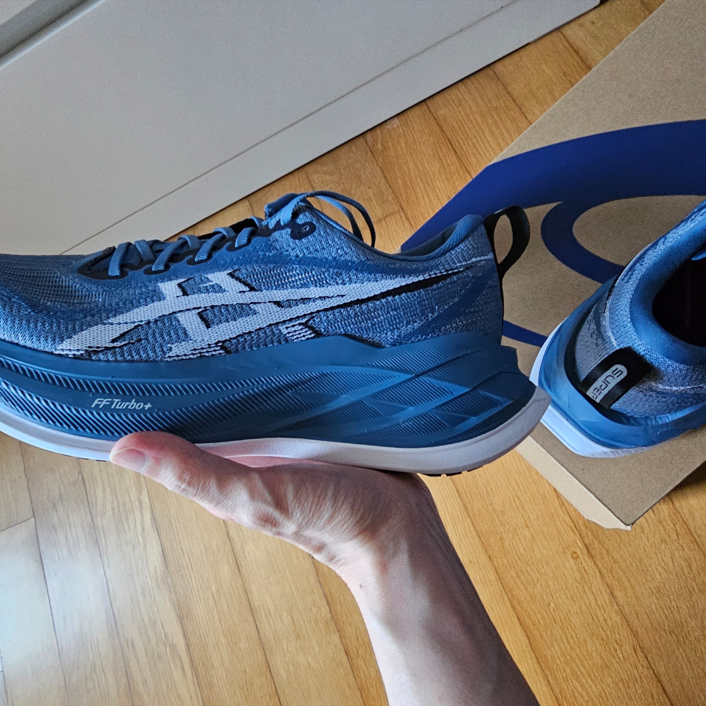 Asics Superblast 2 Winter Sea White 착용 스타일