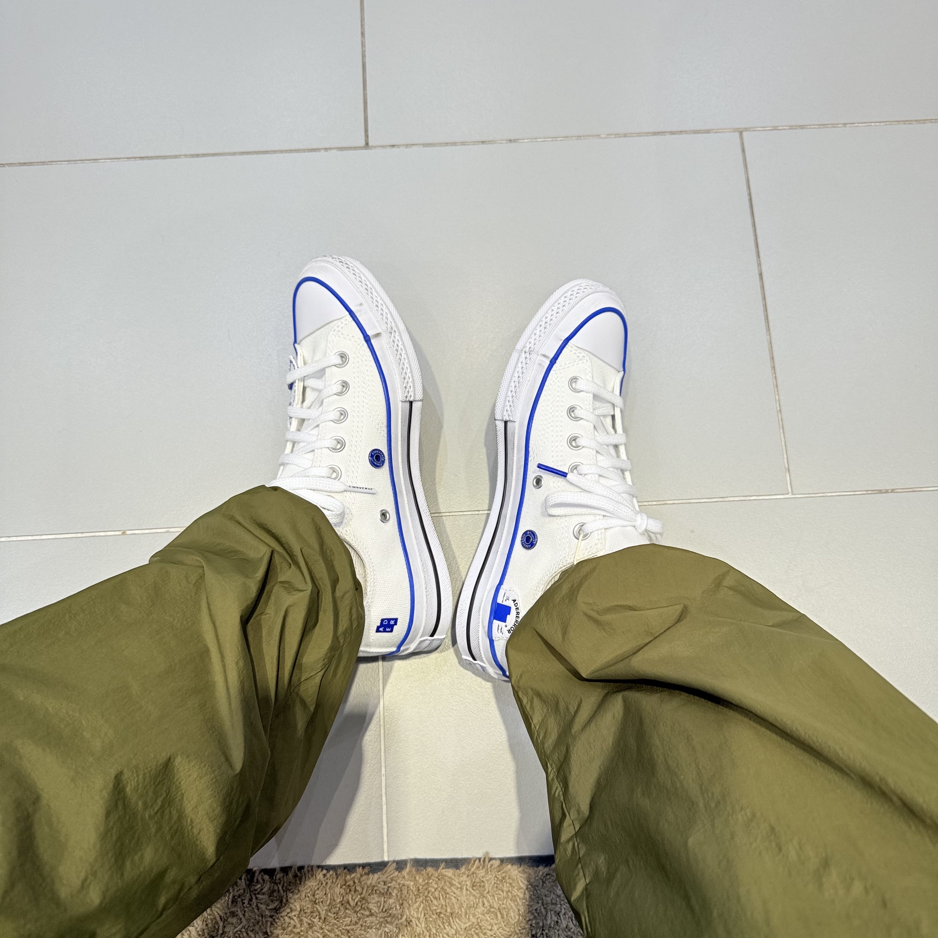 Converse x Ader Error Sig; Chuck 70 Low White Blue 착용 스타일 - 1