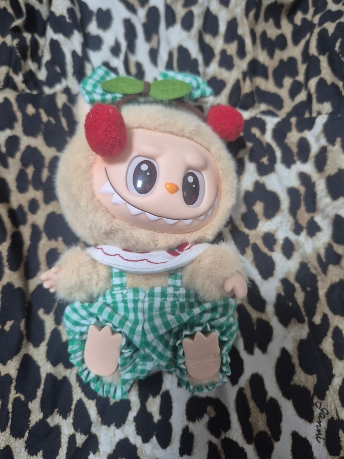 Pop Mart Labubu Let's Play Together Doll Series Baba Keyring (Opened Case), YESEYESEE Windowpane Zip Blouson Black 착용 스타일 - 1